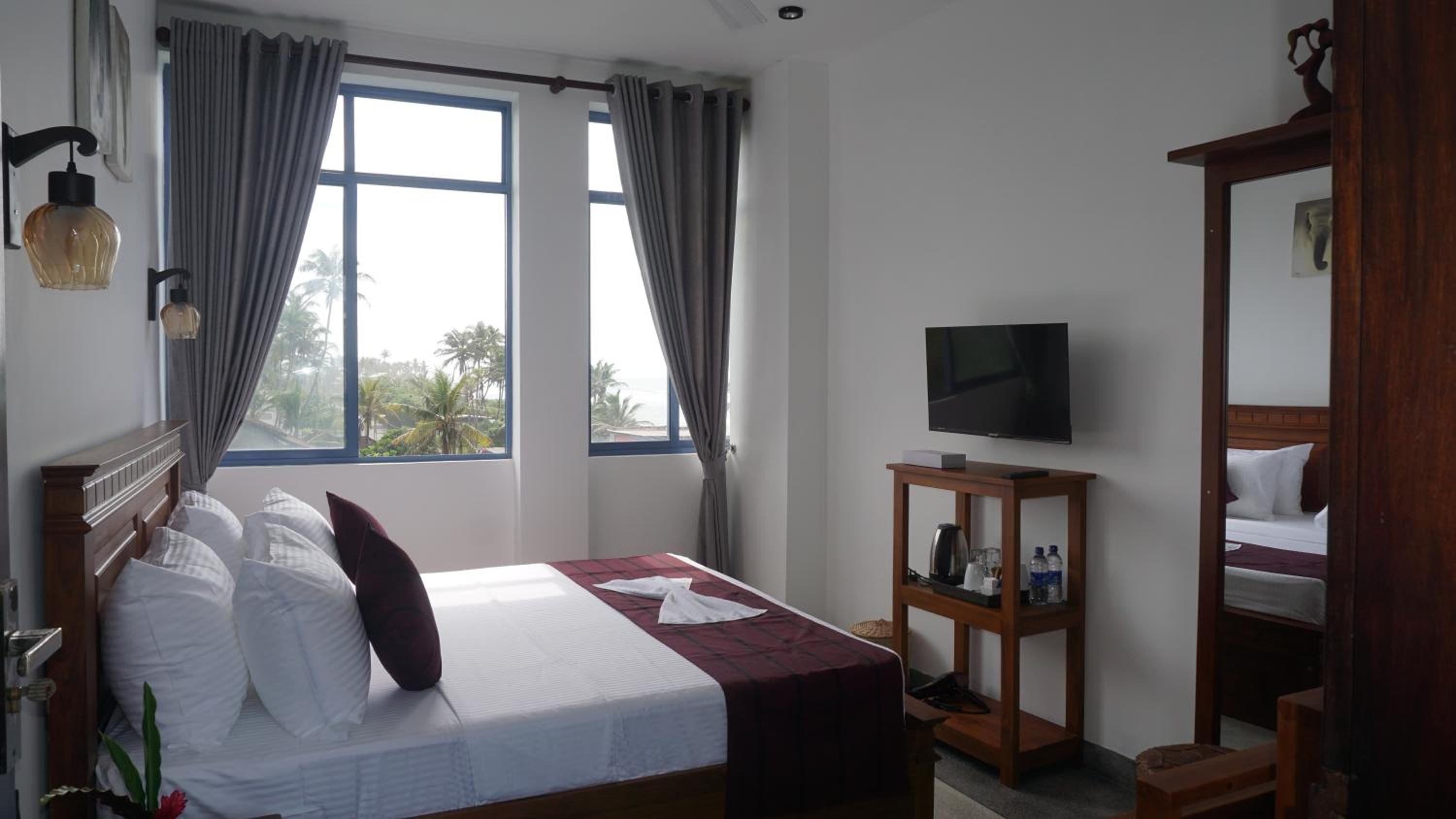 Deluxe Double Room with Sea View photo 2