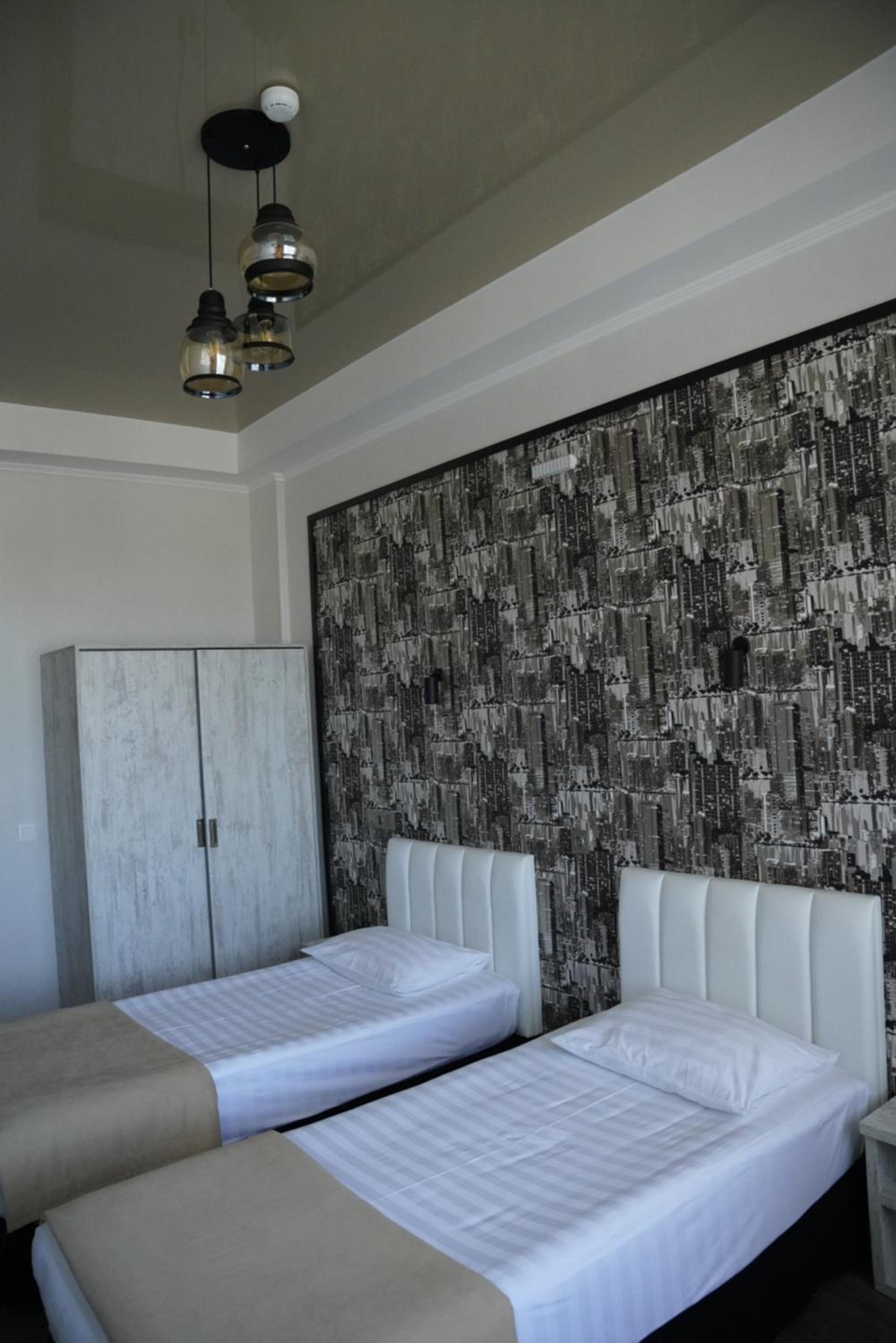 Double or Twin Room with Balcony - Photo 6