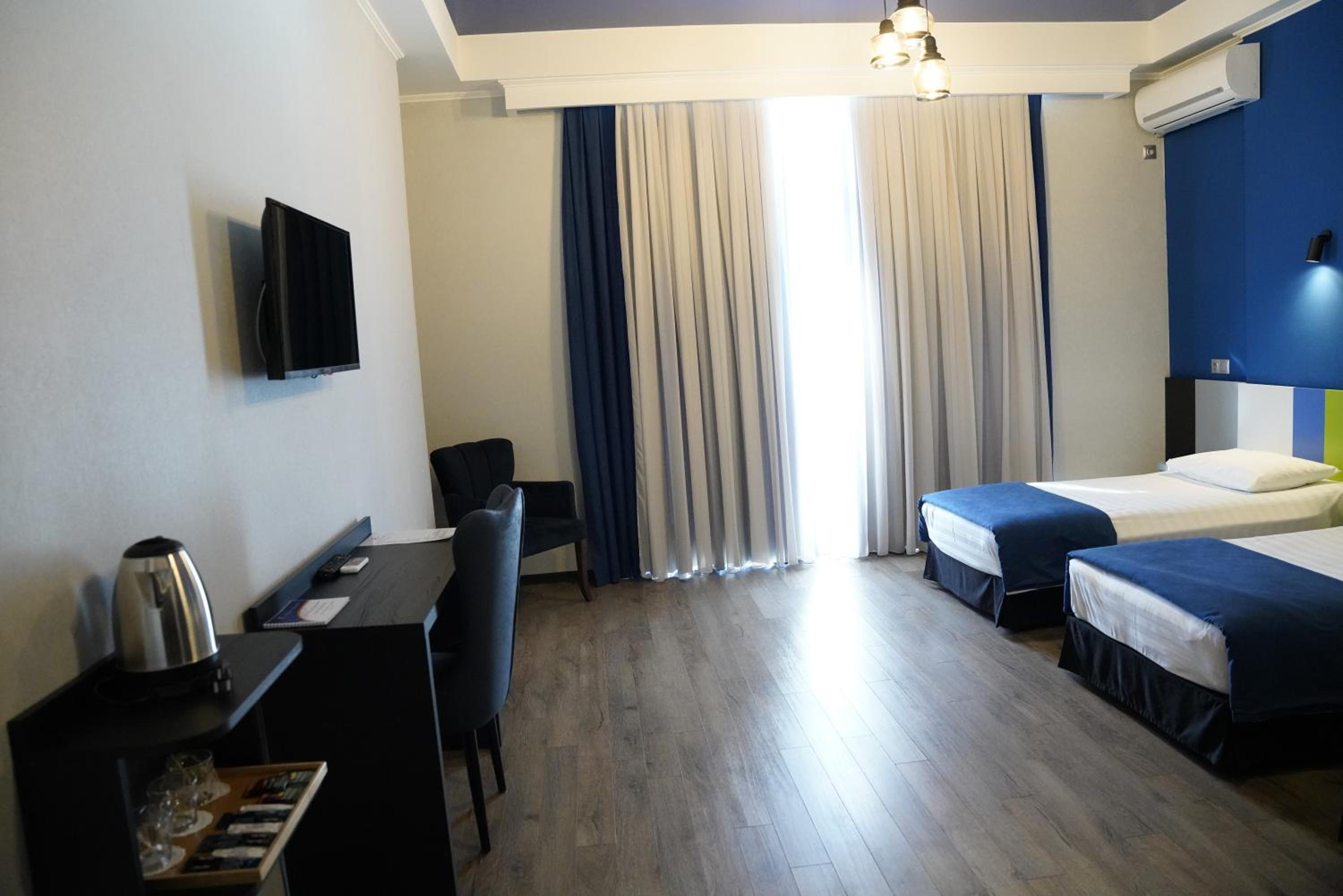 Triple Room with Balcony - Photo 7