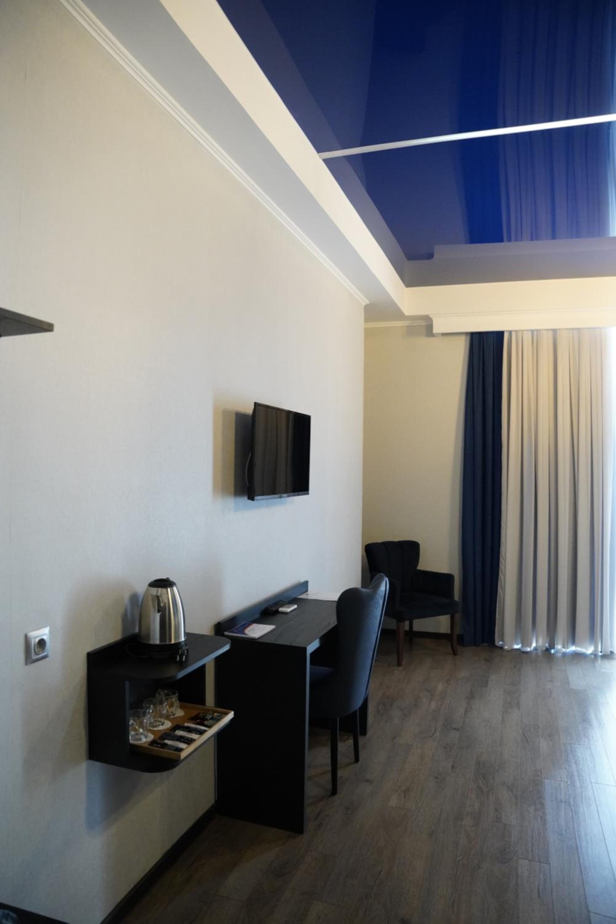 Triple Room with Balcony - Photo 8