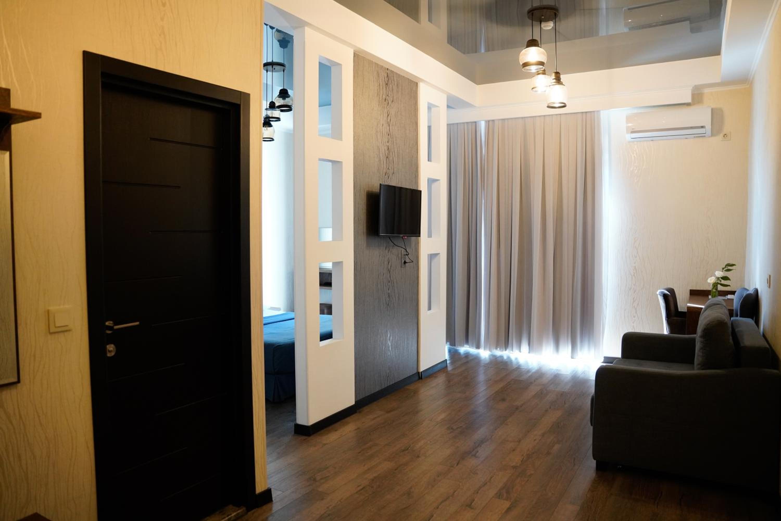 Deluxe Family Room