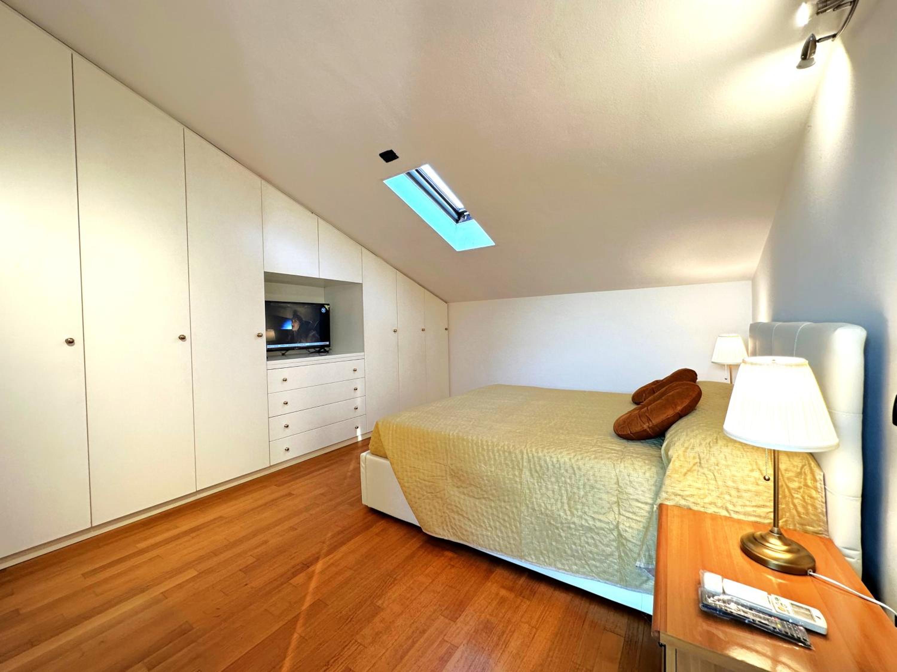 One-Bedroom Apartment photo 3