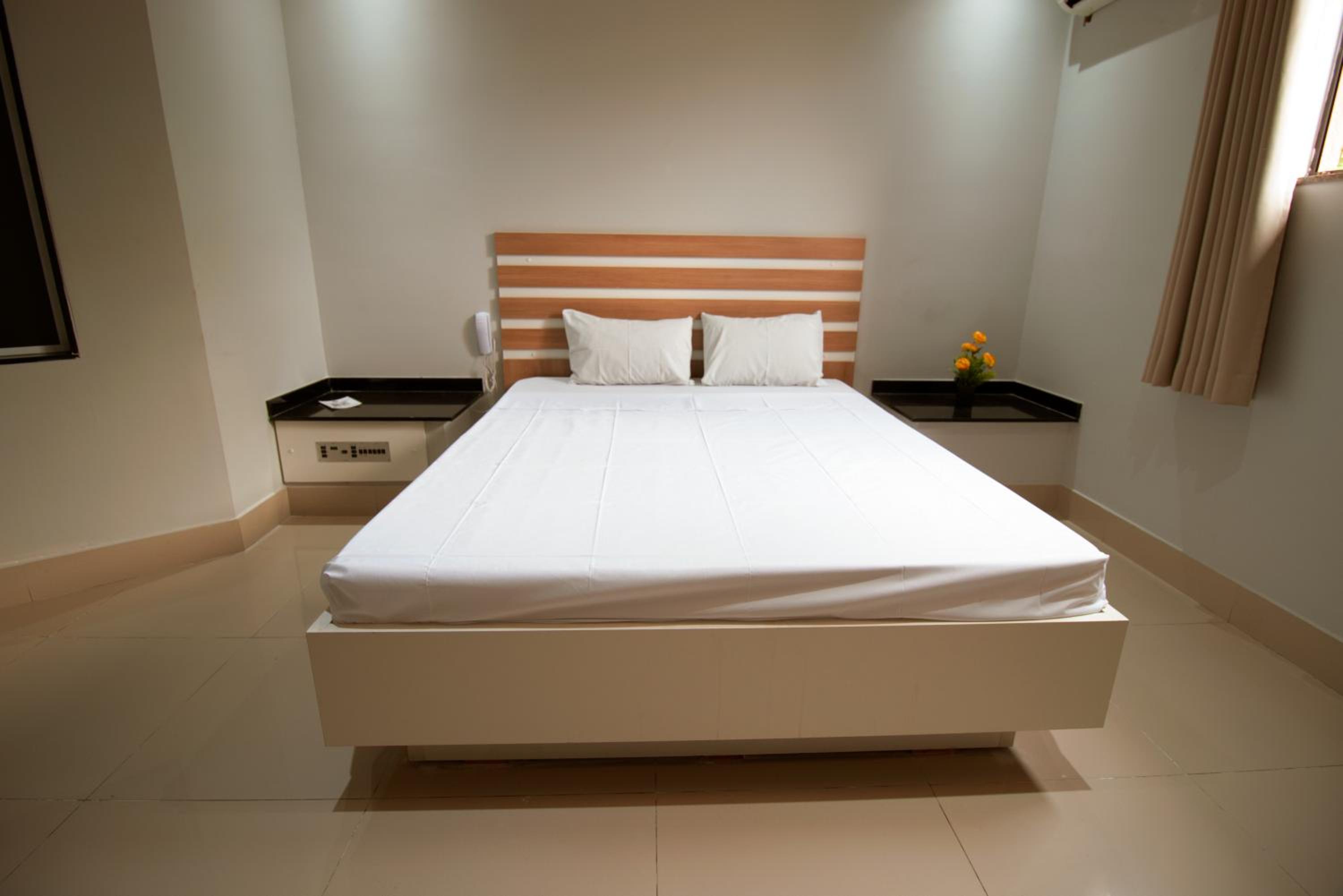 Queen Room photo 1