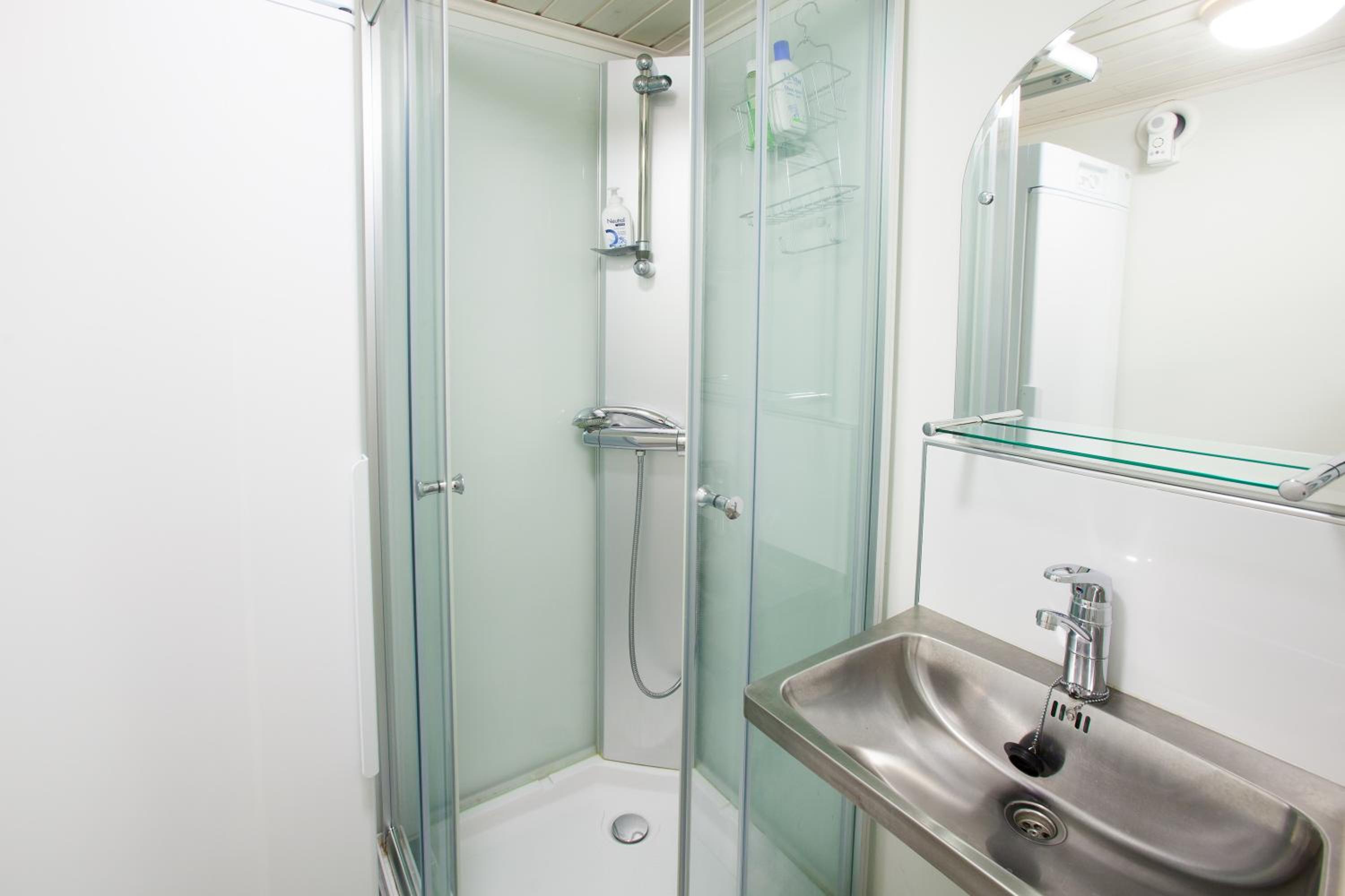 Standard Double Room - Photo 9