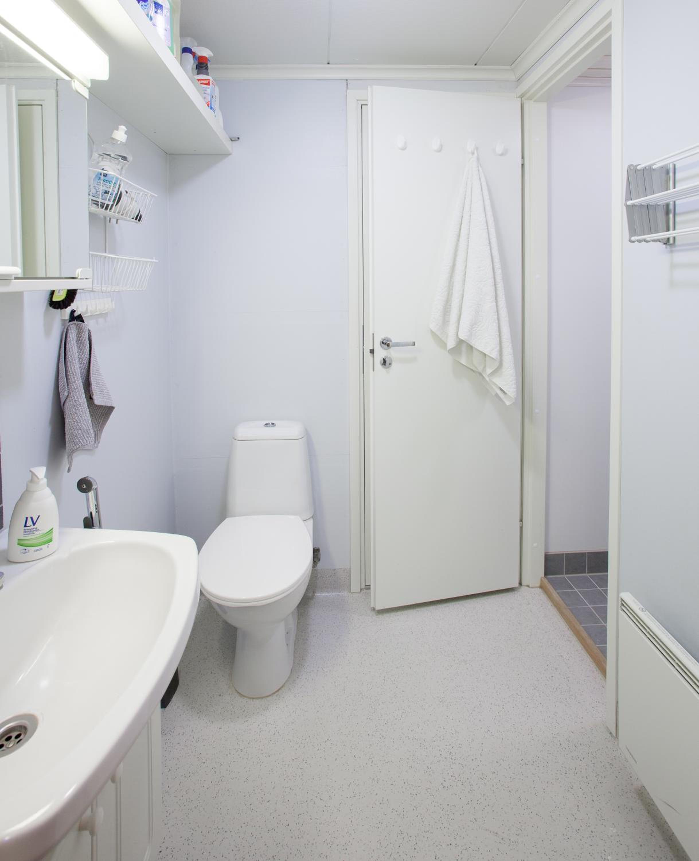 Standard Double Room - Photo 10