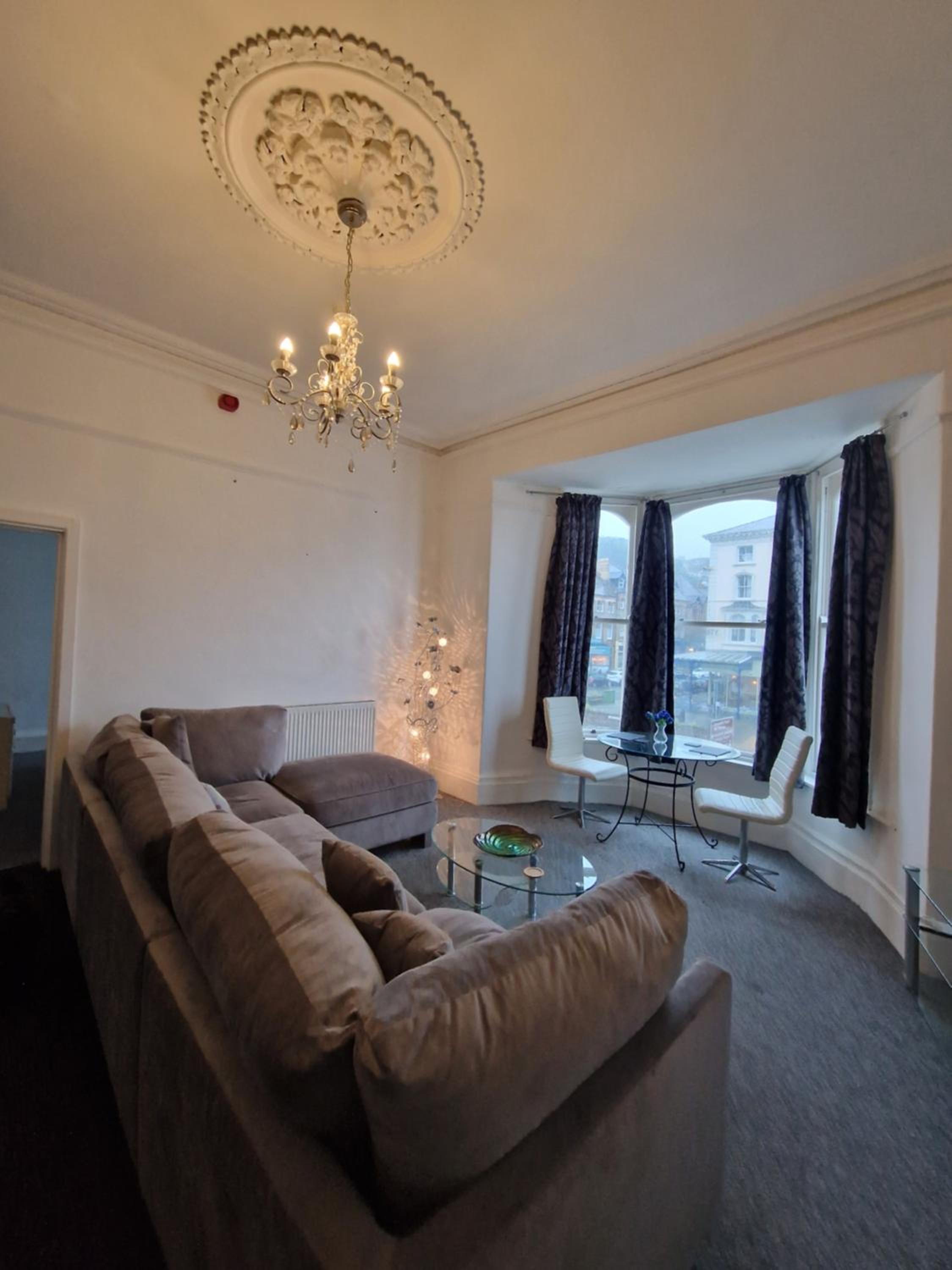 One-Bedroom Deluxe Apartment photo 2