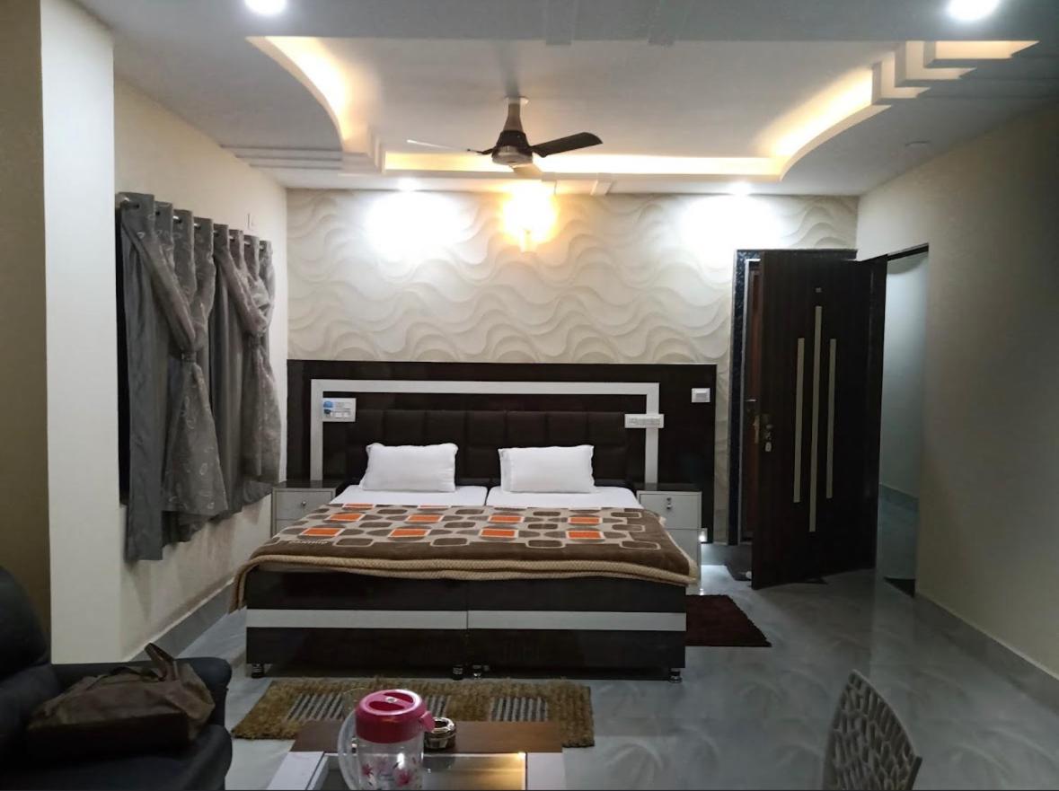 Deluxe King Room photo 2