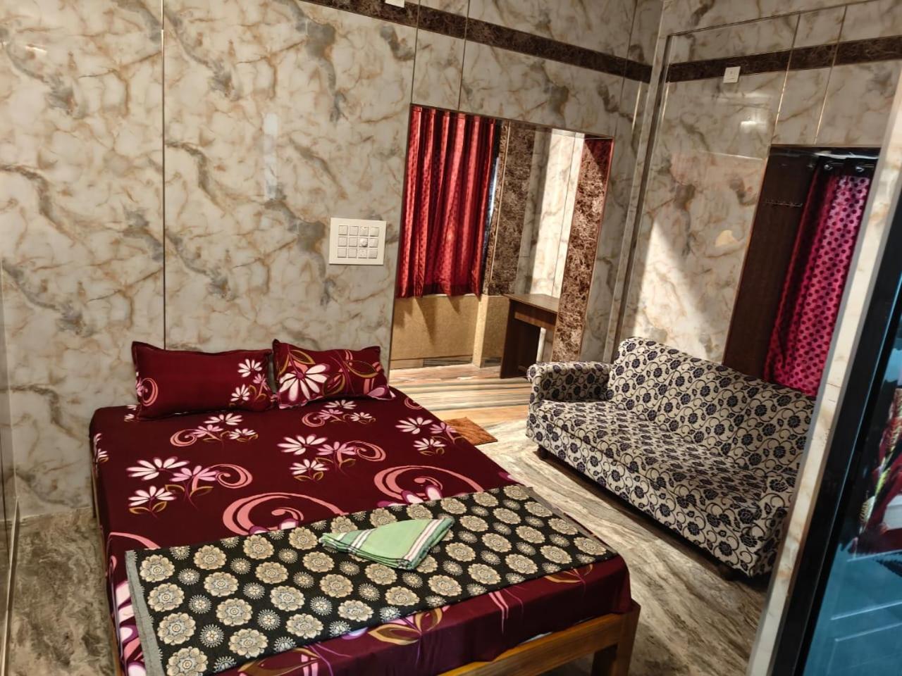 Standard Double Room with Fan photo 3