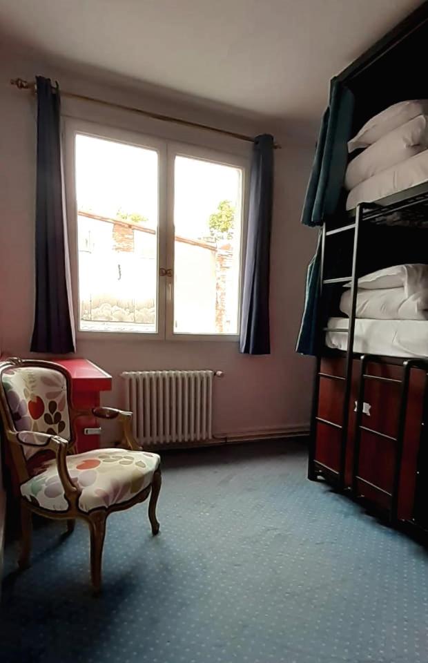Bed in 4-Bed Female Dormitory Room photo 1