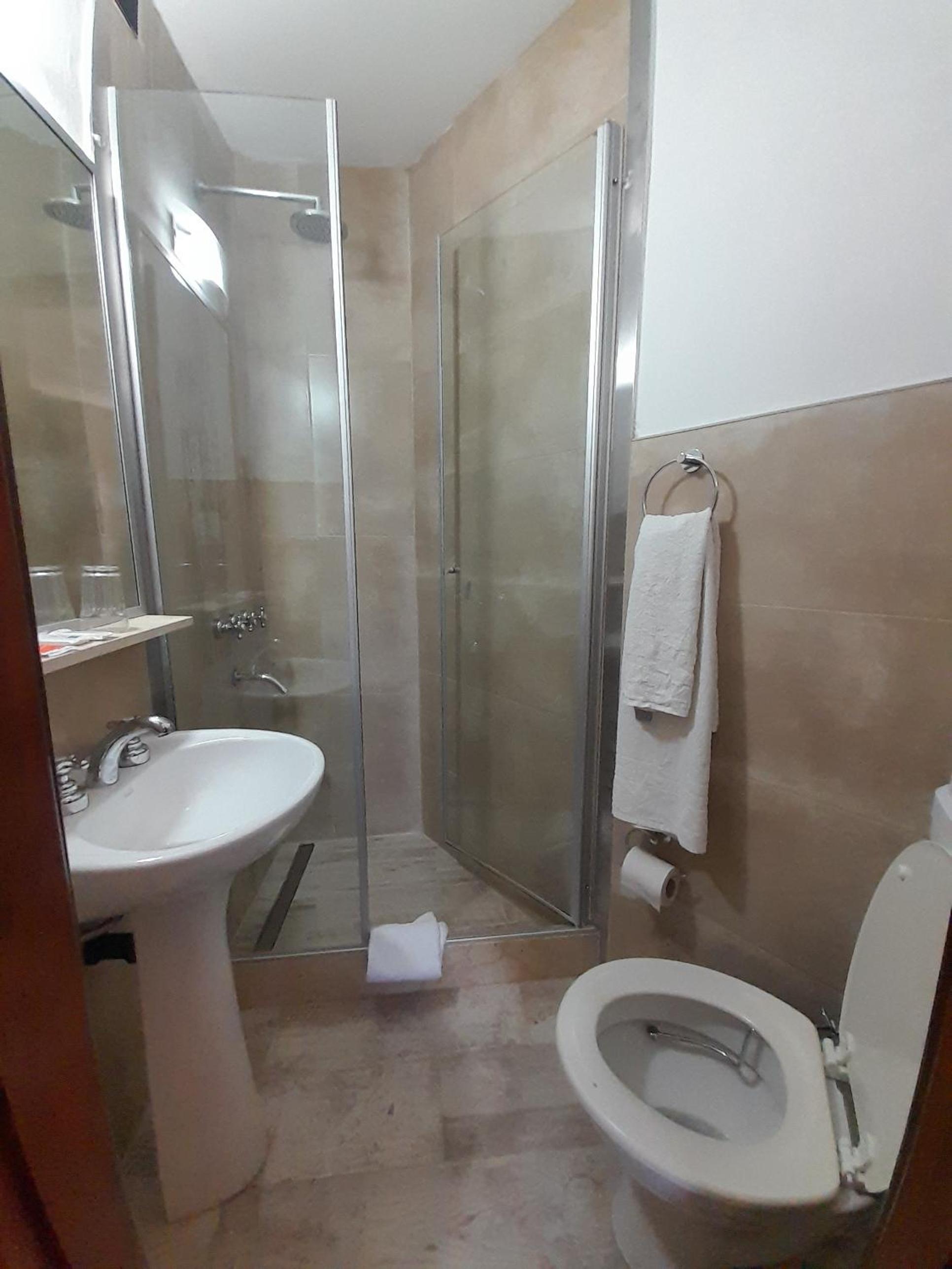 Single Room photo 3