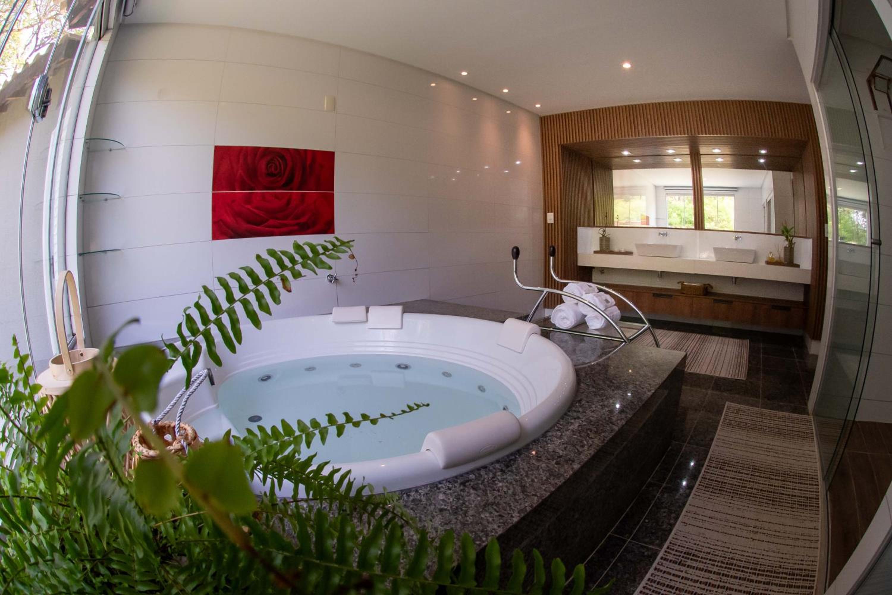 Suite with Spa Bath photo 3