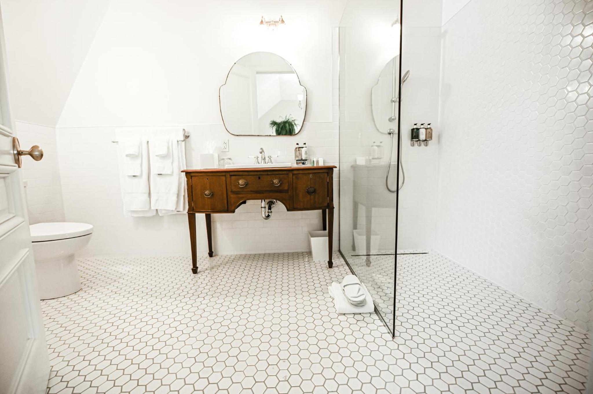 Pavilion King Suite  - Photo 2