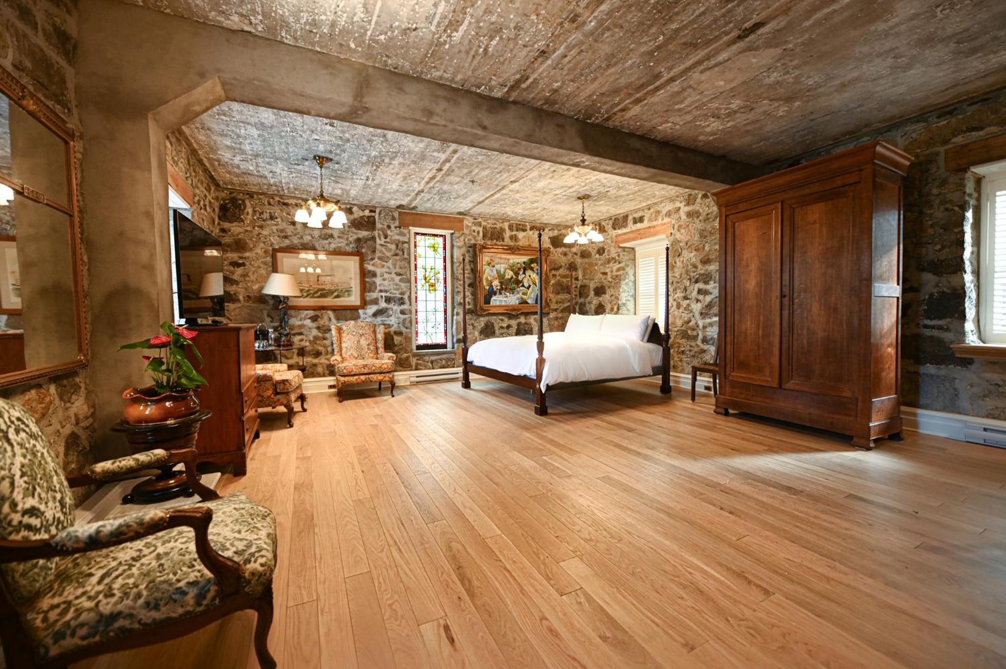 Pavilion King Suite  - Photo 8