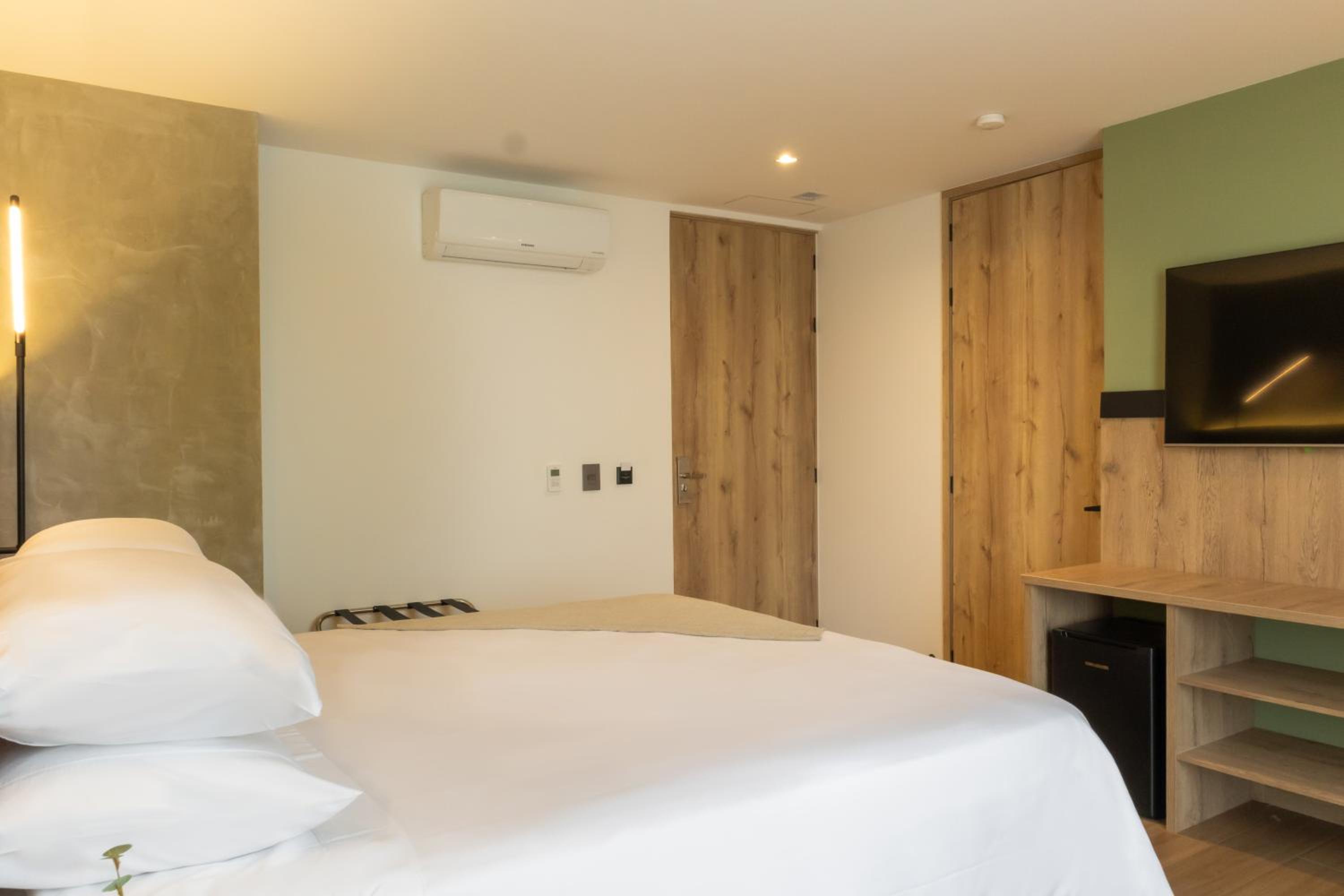 King Room - Disability Access photo 2