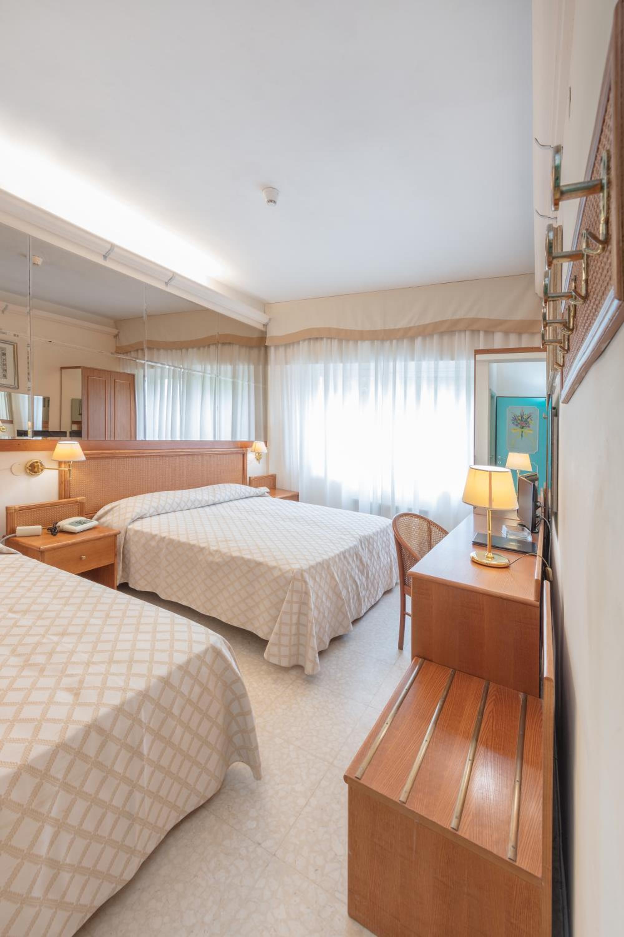 Standard Triple Room With Sea View