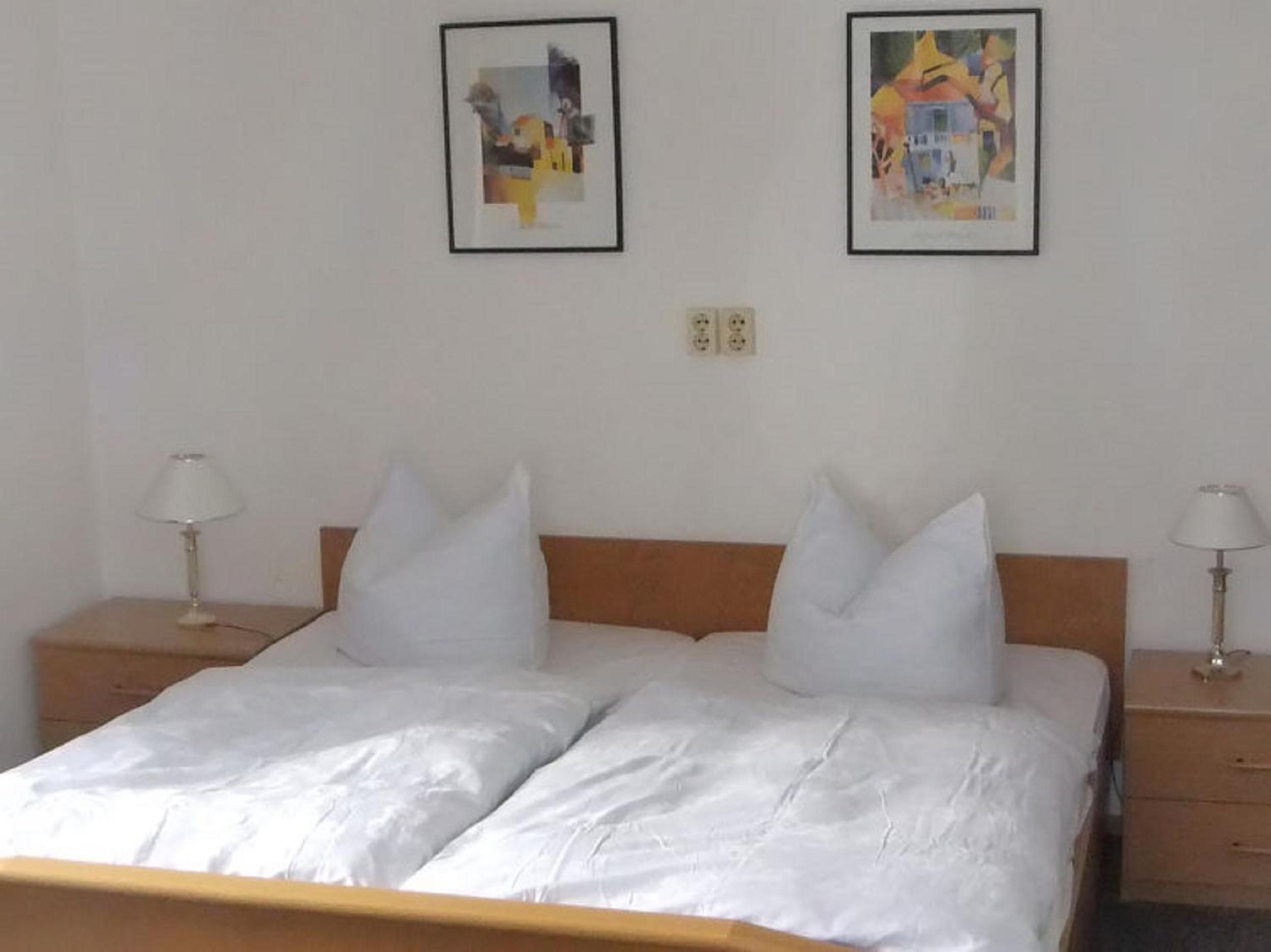 Seven-Bedroom House photo 1