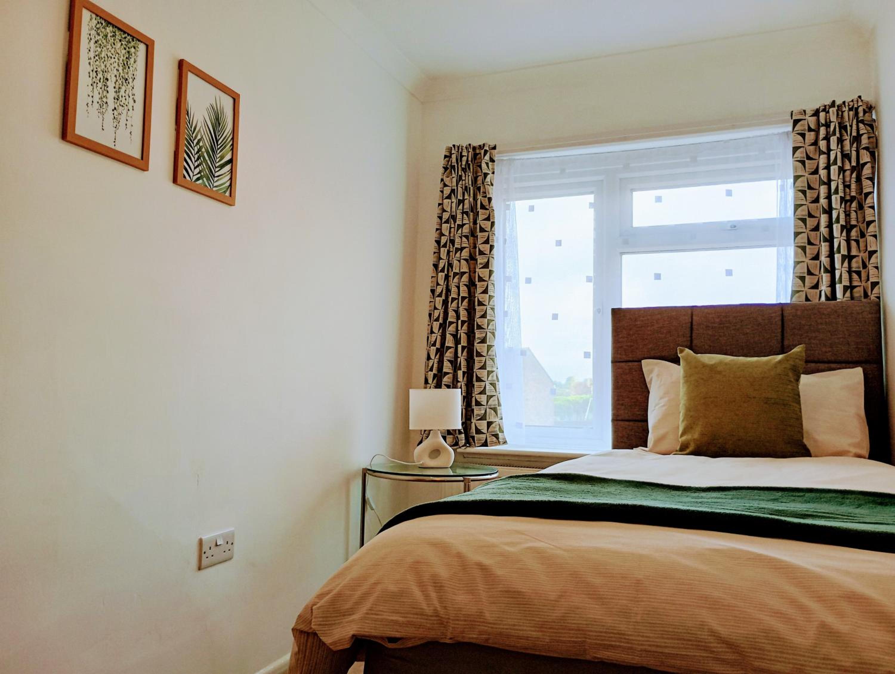 Three-Bedroom House photo 2