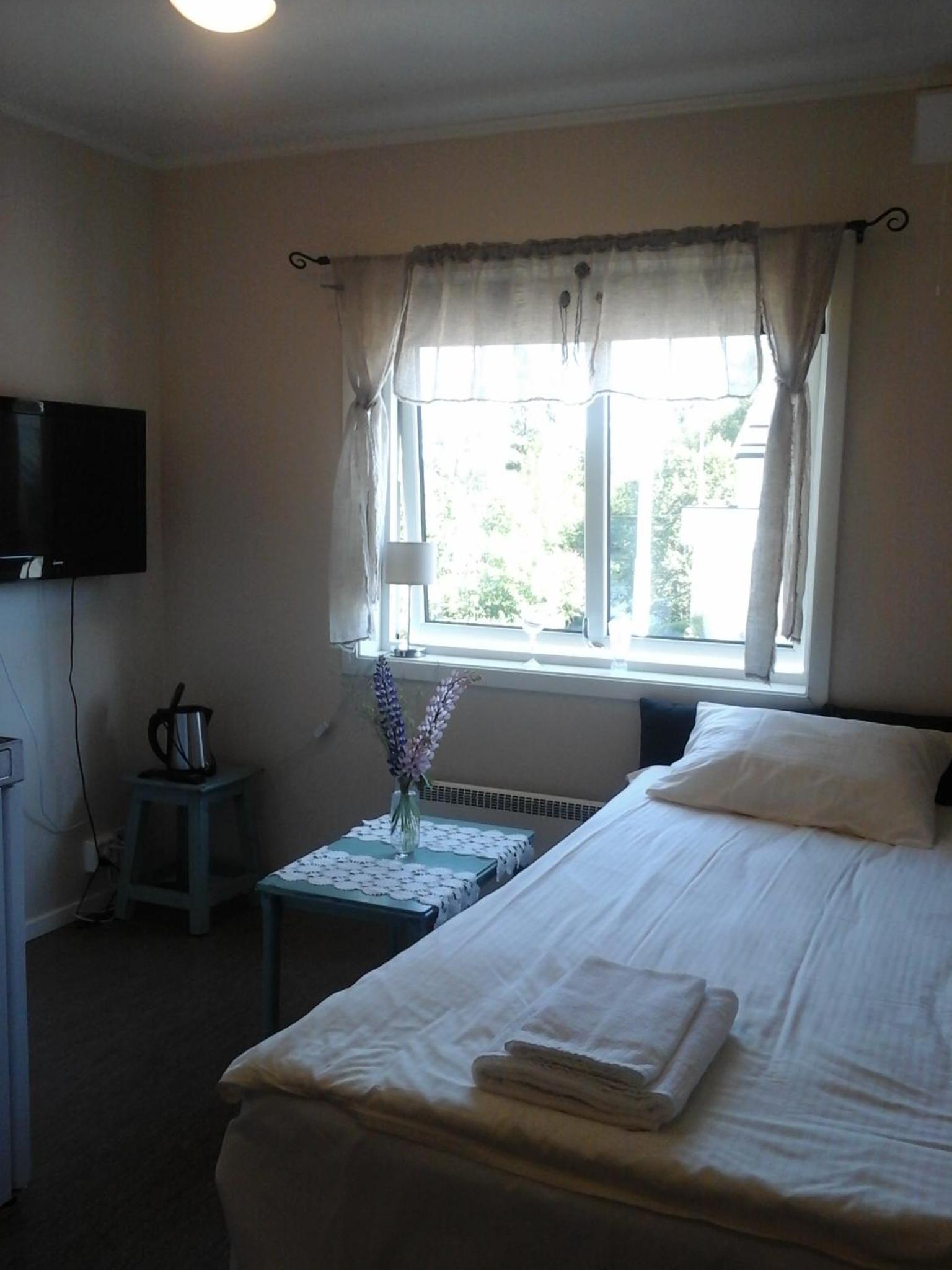 Single Room with Private Bathroom photo 1