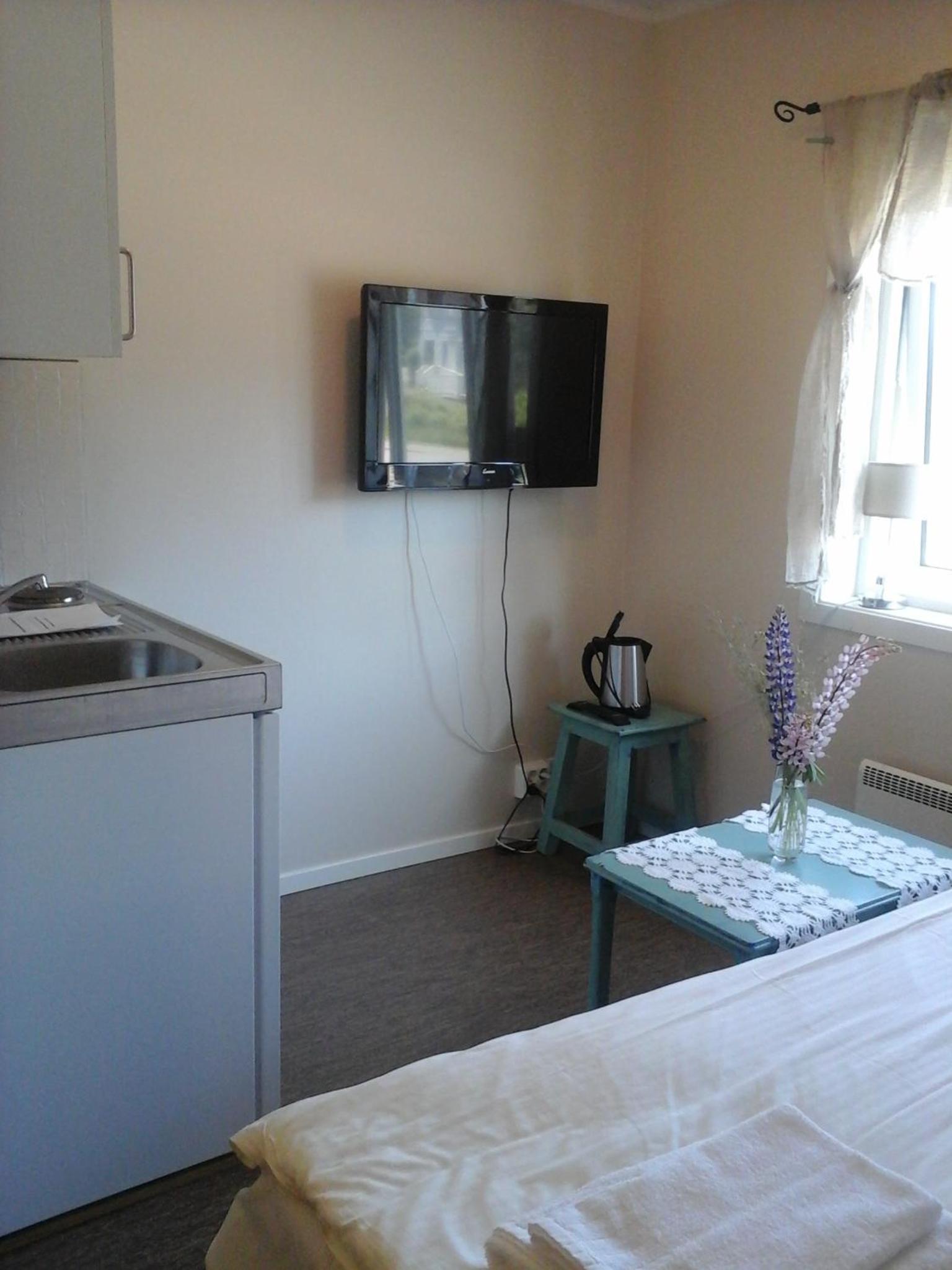 Single Room with Private Bathroom photo 2