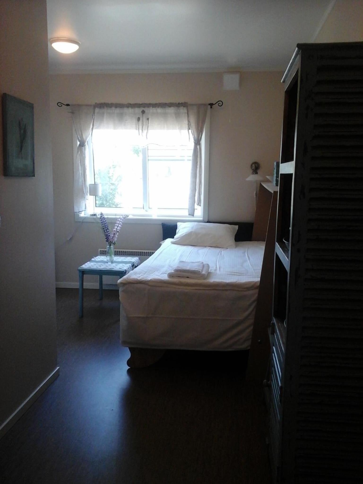Single Room with Private Bathroom photo 3