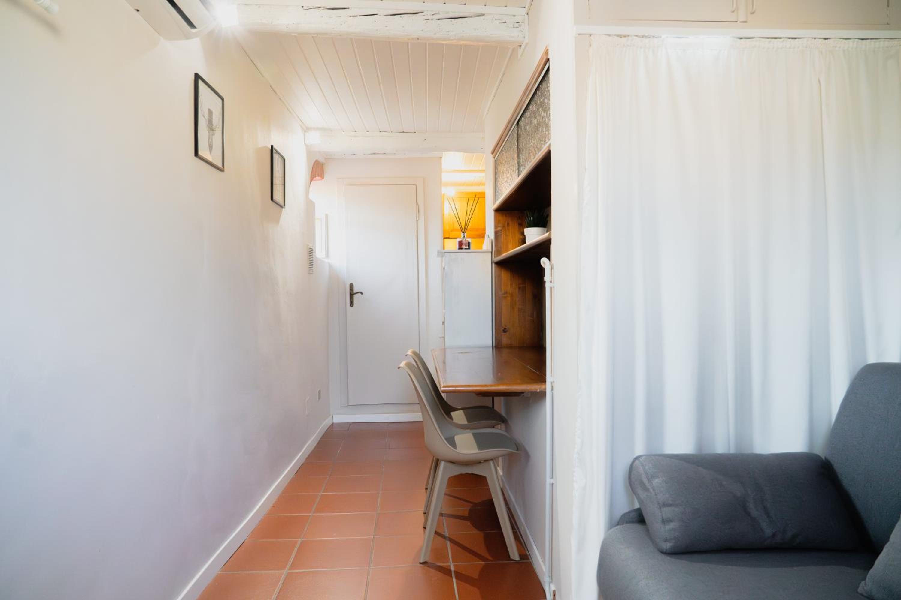 Studio Apartment photo 2