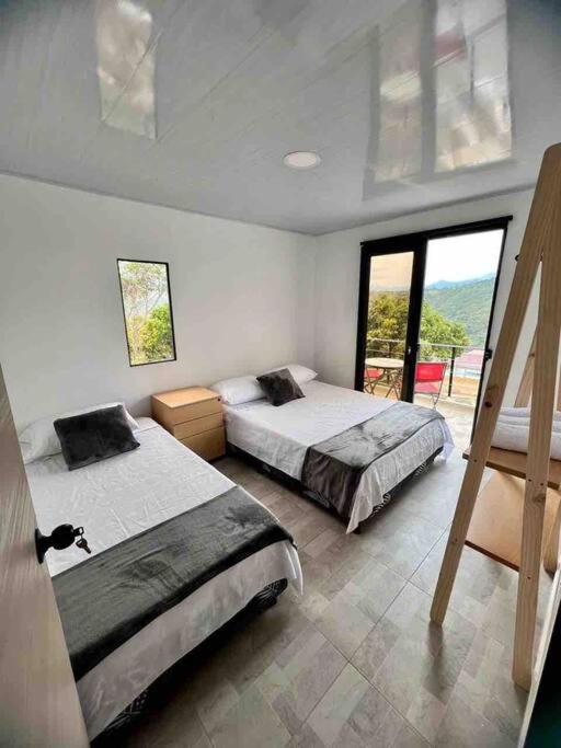 Seven-Bedroom House photo 3
