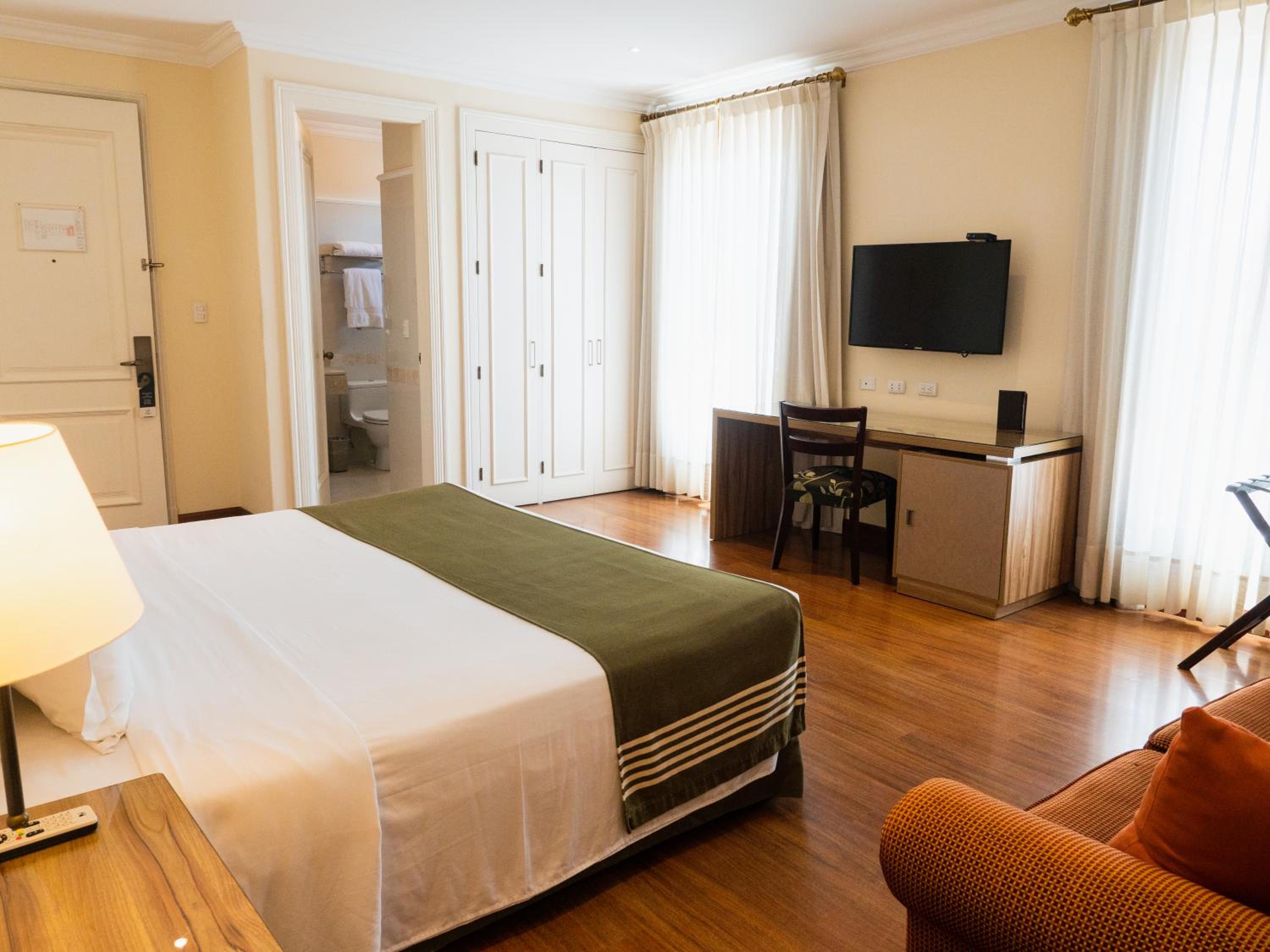 Superior King Room - Photo 5