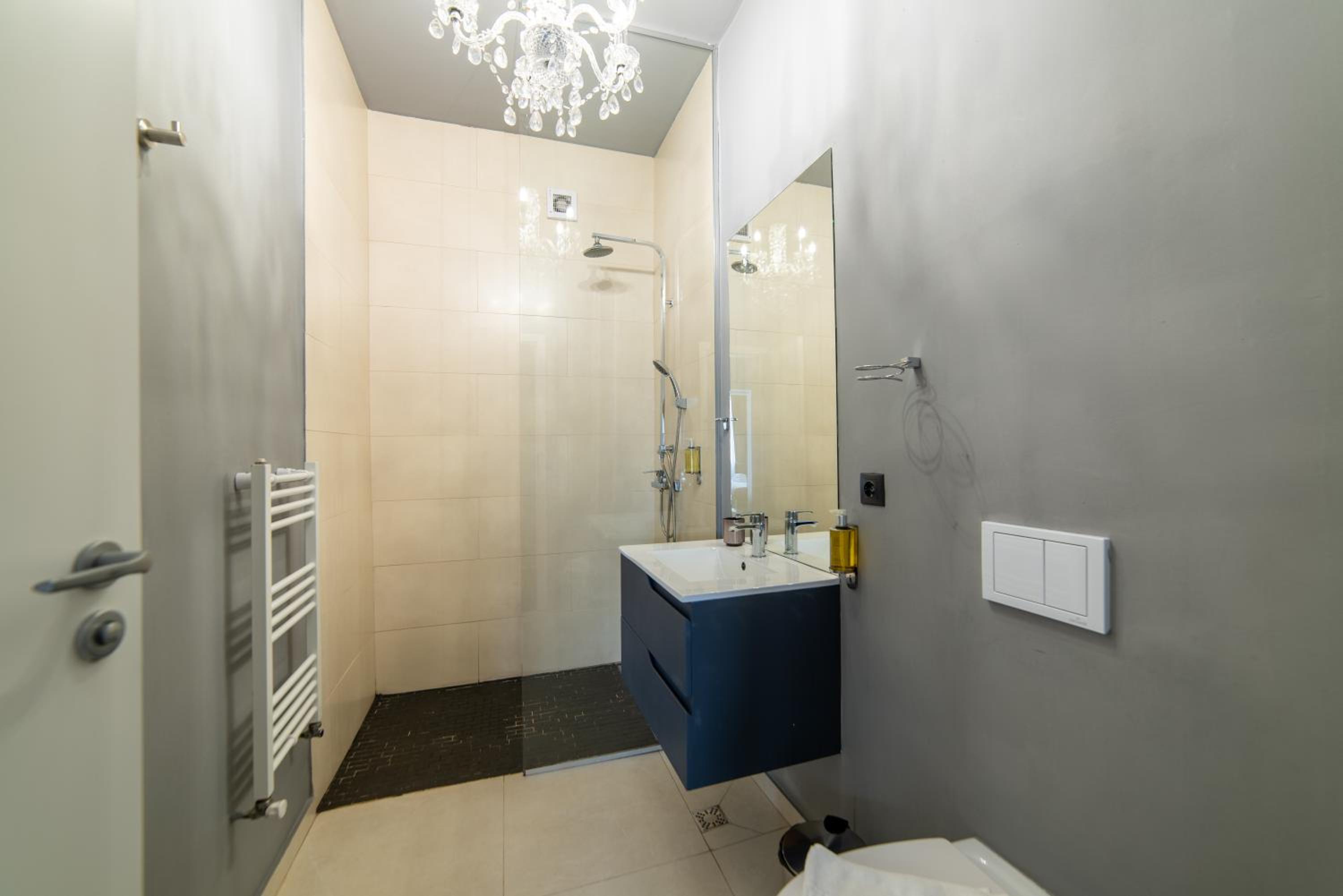 Matrimonial Room - Photo 15