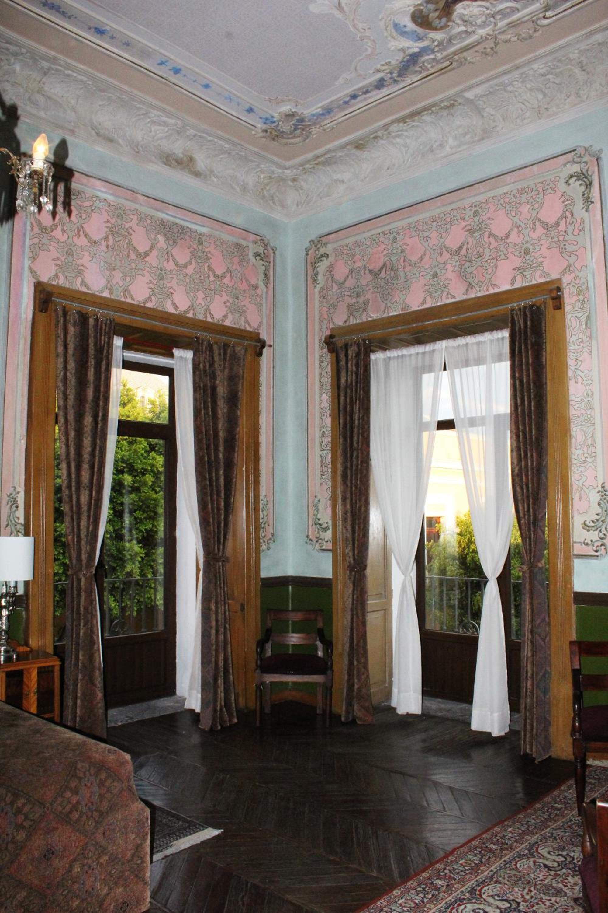 Deluxe King Room - Photo 4