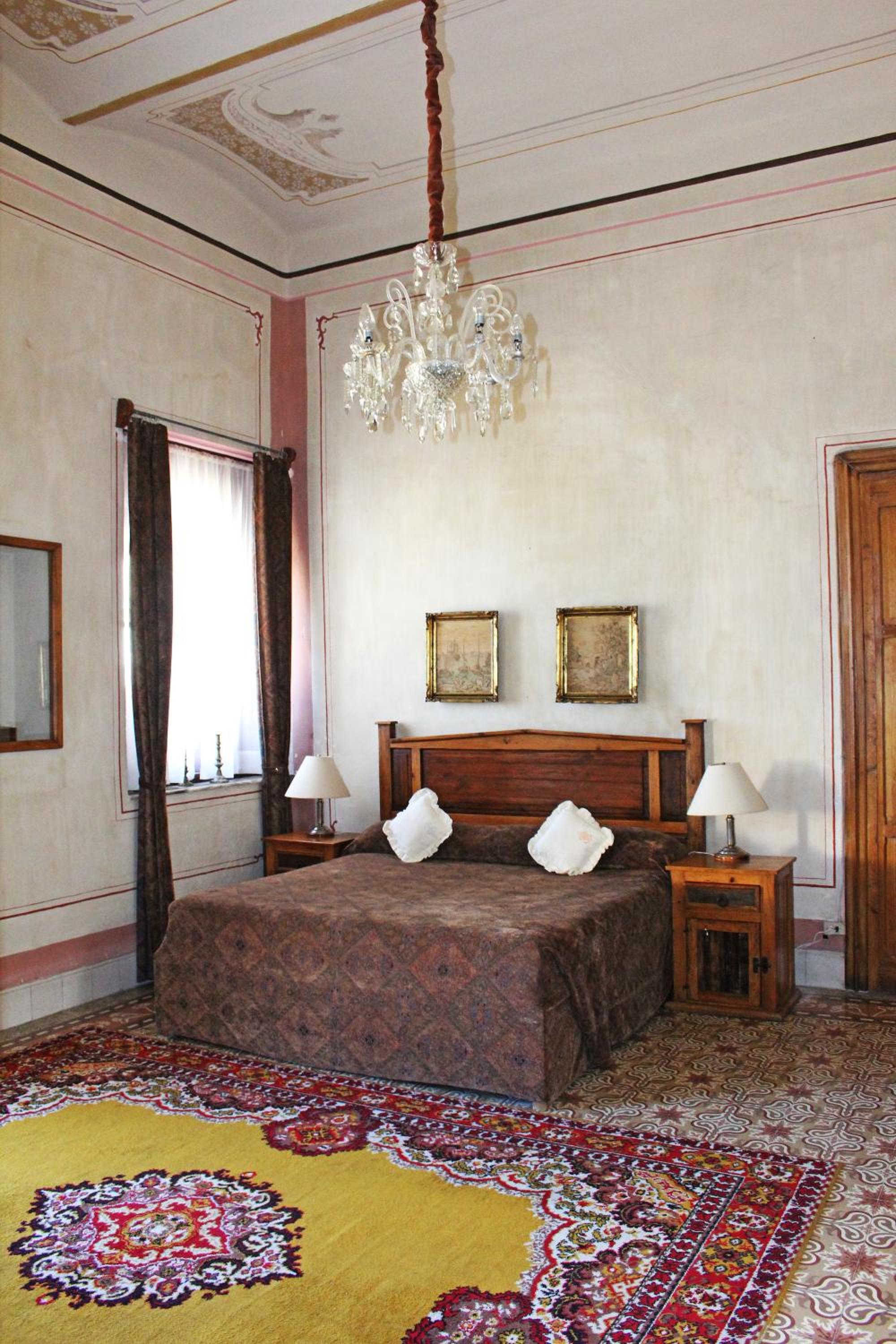 King Suite with Balcony - Photo 6