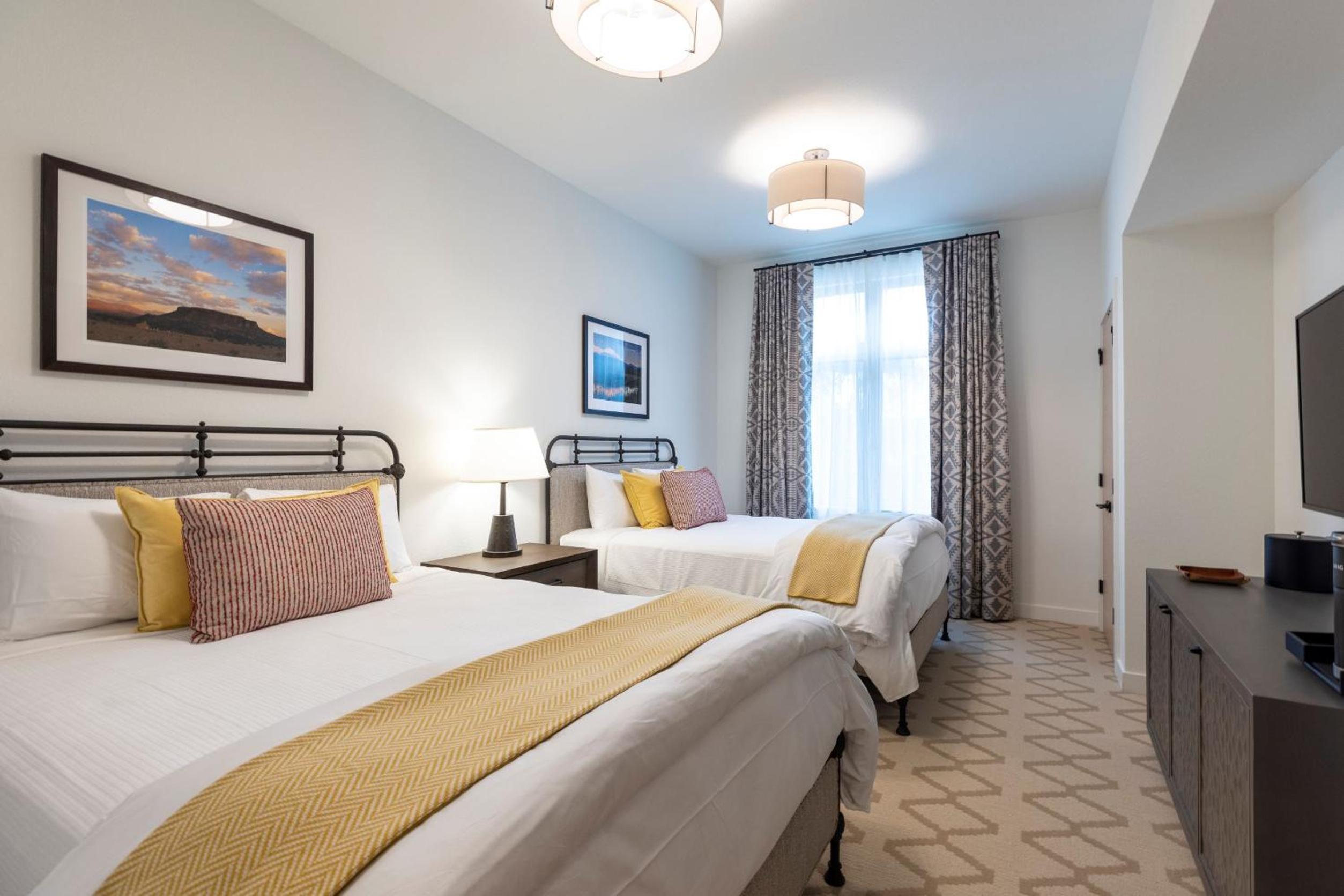 Standard Queen Room with Two Queen Beds photo 1