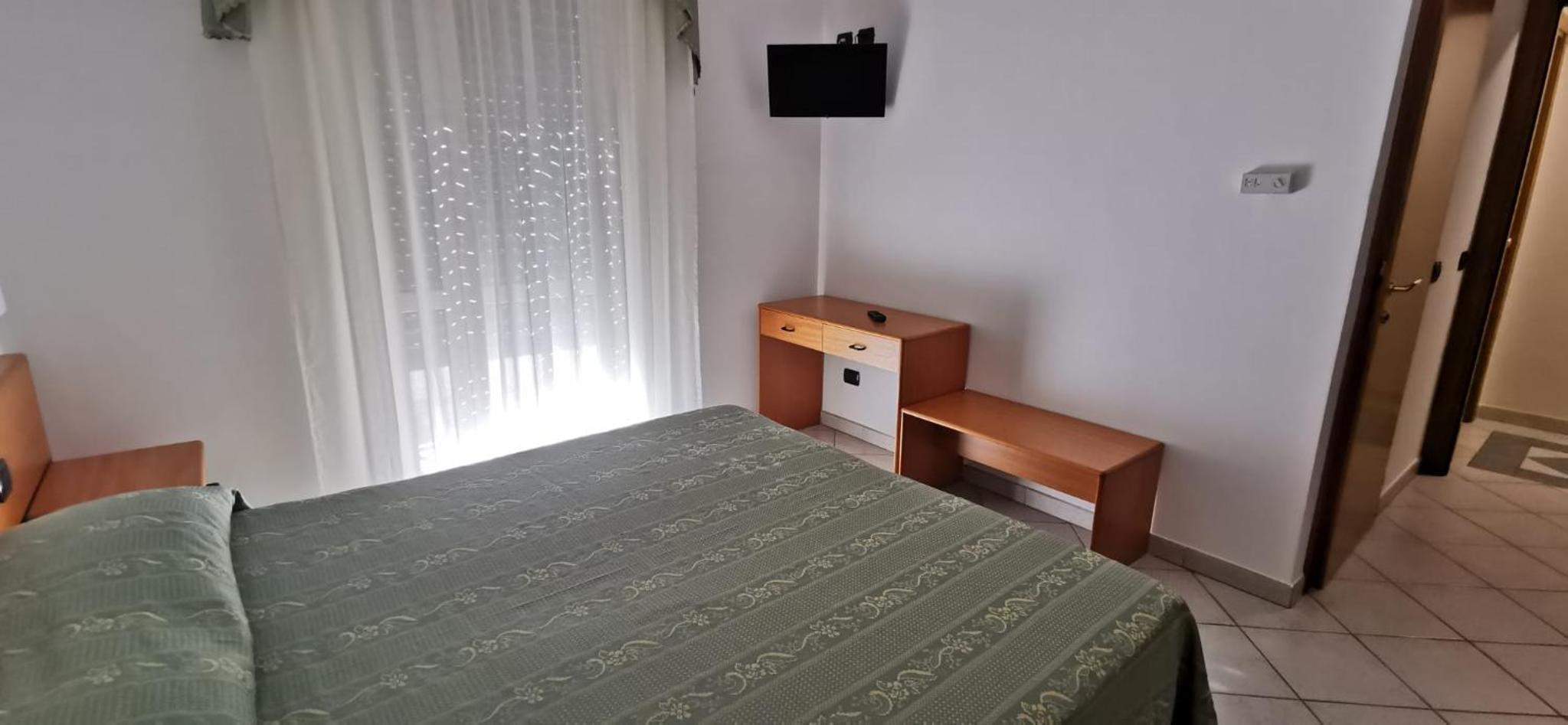 Double Room with Private Bathroom - Photo 6