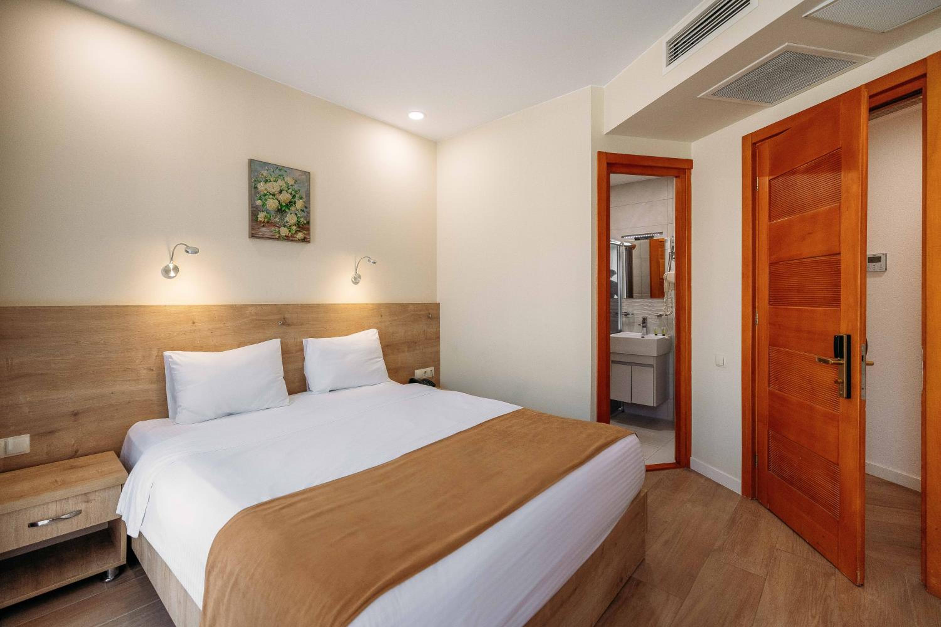 Economy Double Room - Photo 3