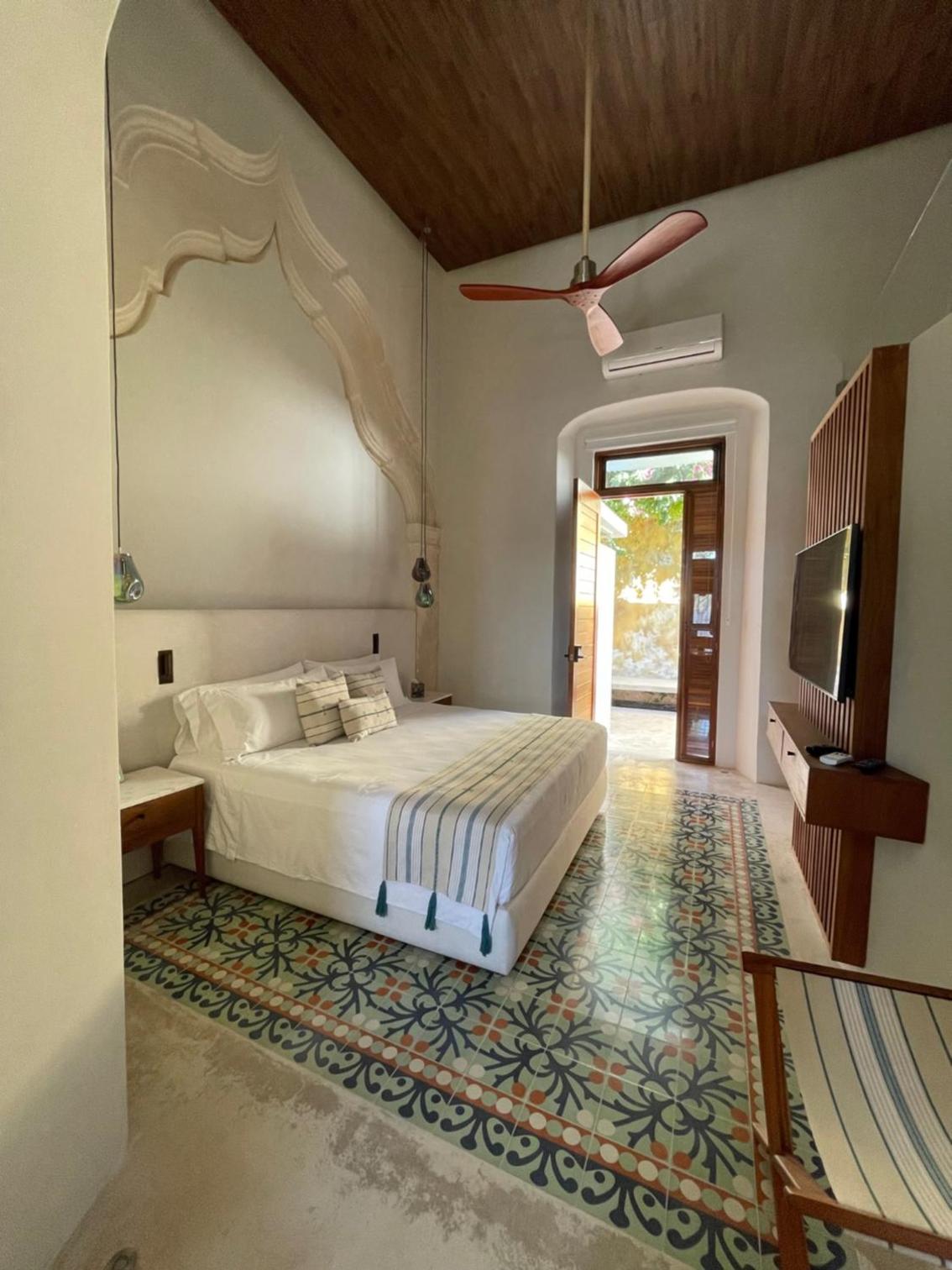 Deluxe Double Room - Photo 9