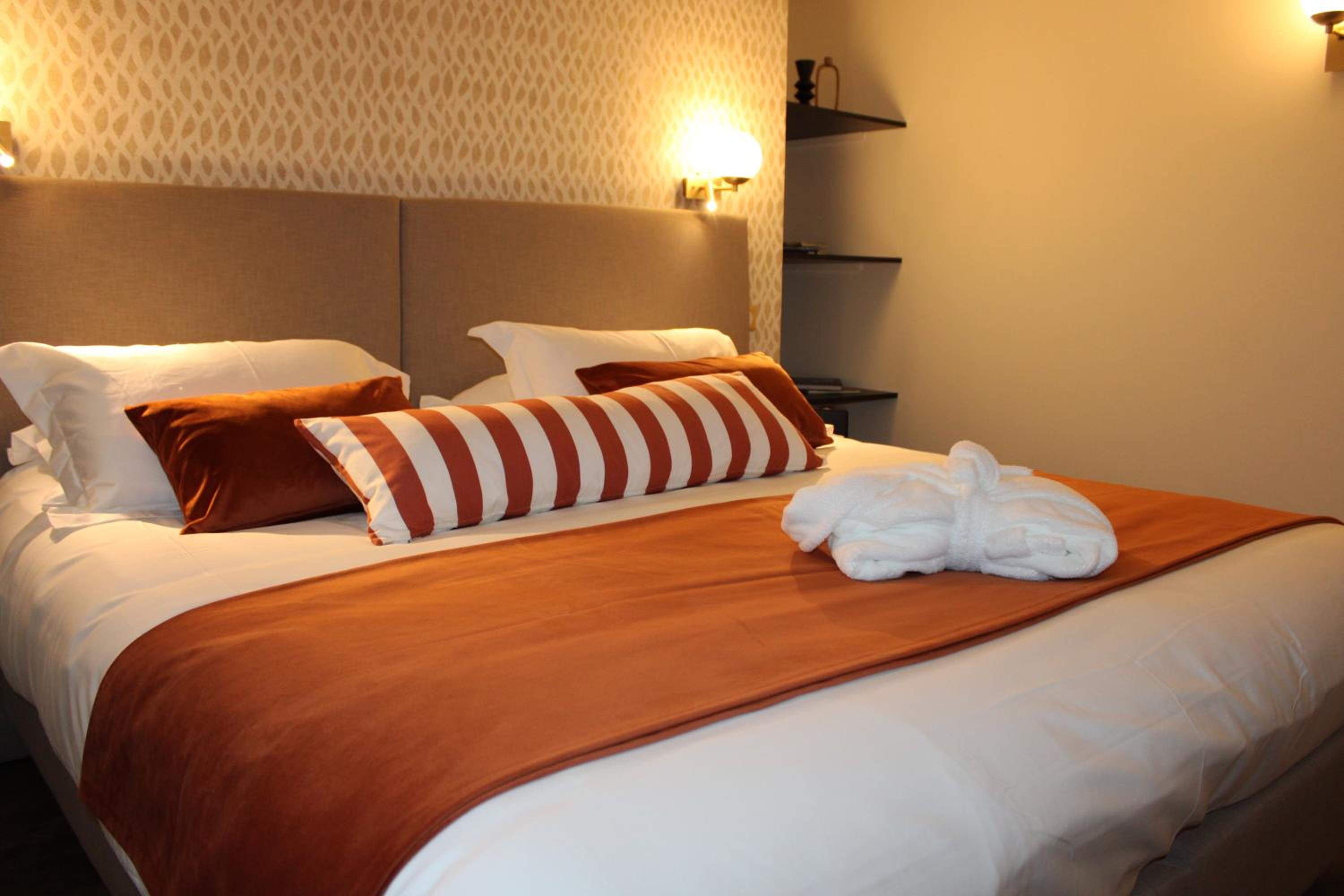 Deluxe King Room photo 1