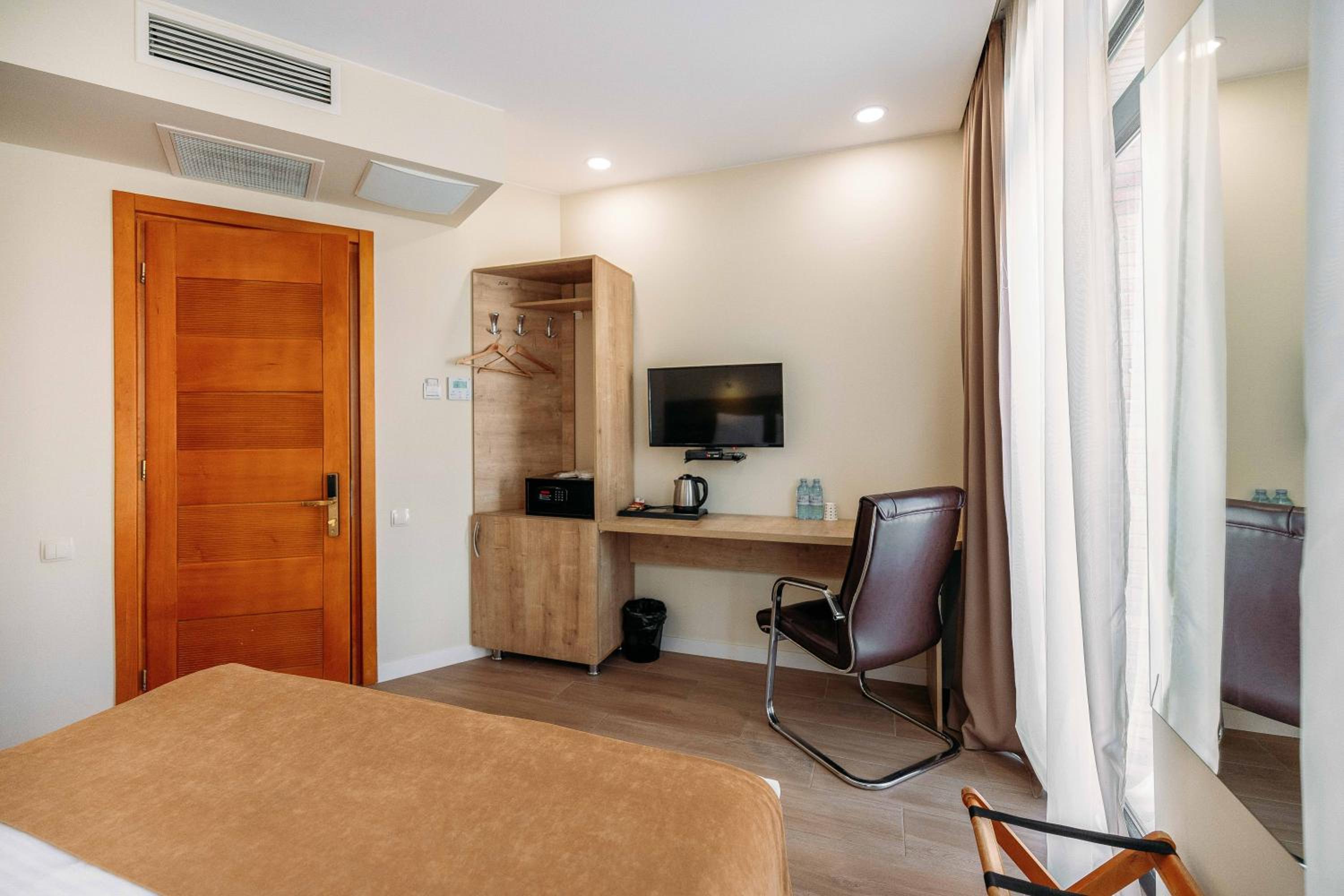 Economy Double Room - Photo 5