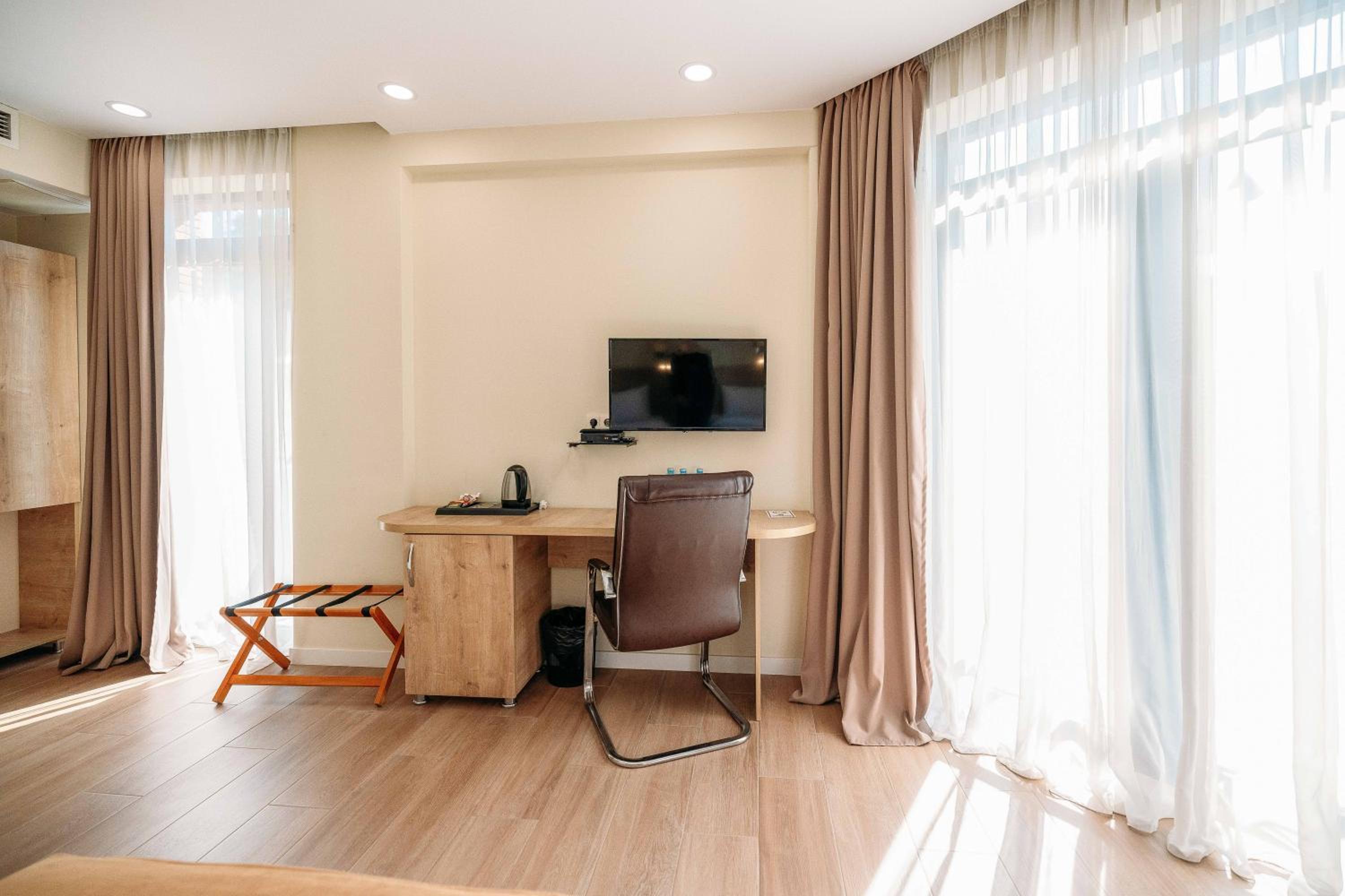 Family Room - Photo 8