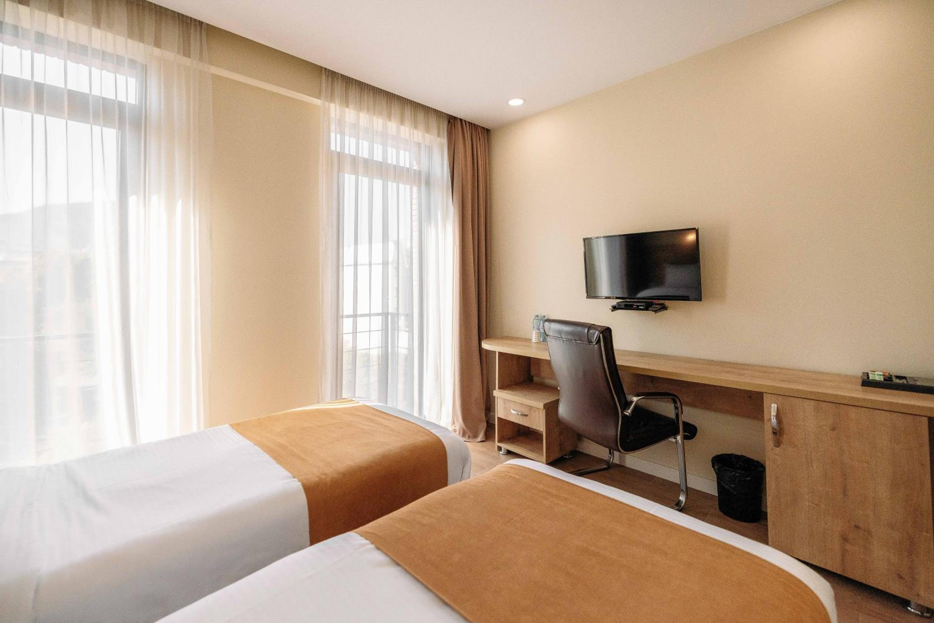 Double or Twin Room with City View - Photo 1