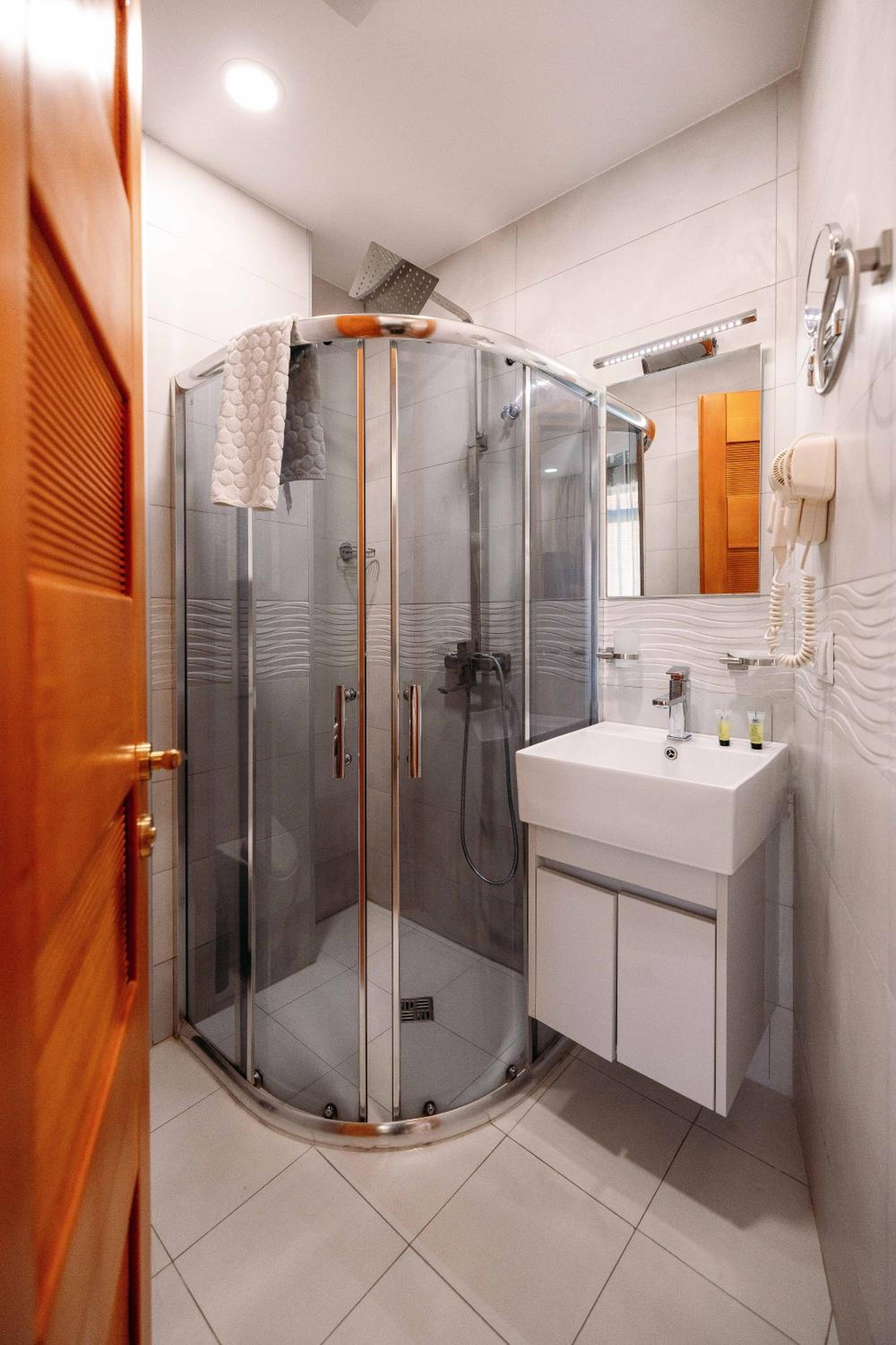 Economy Double Room - Photo 6