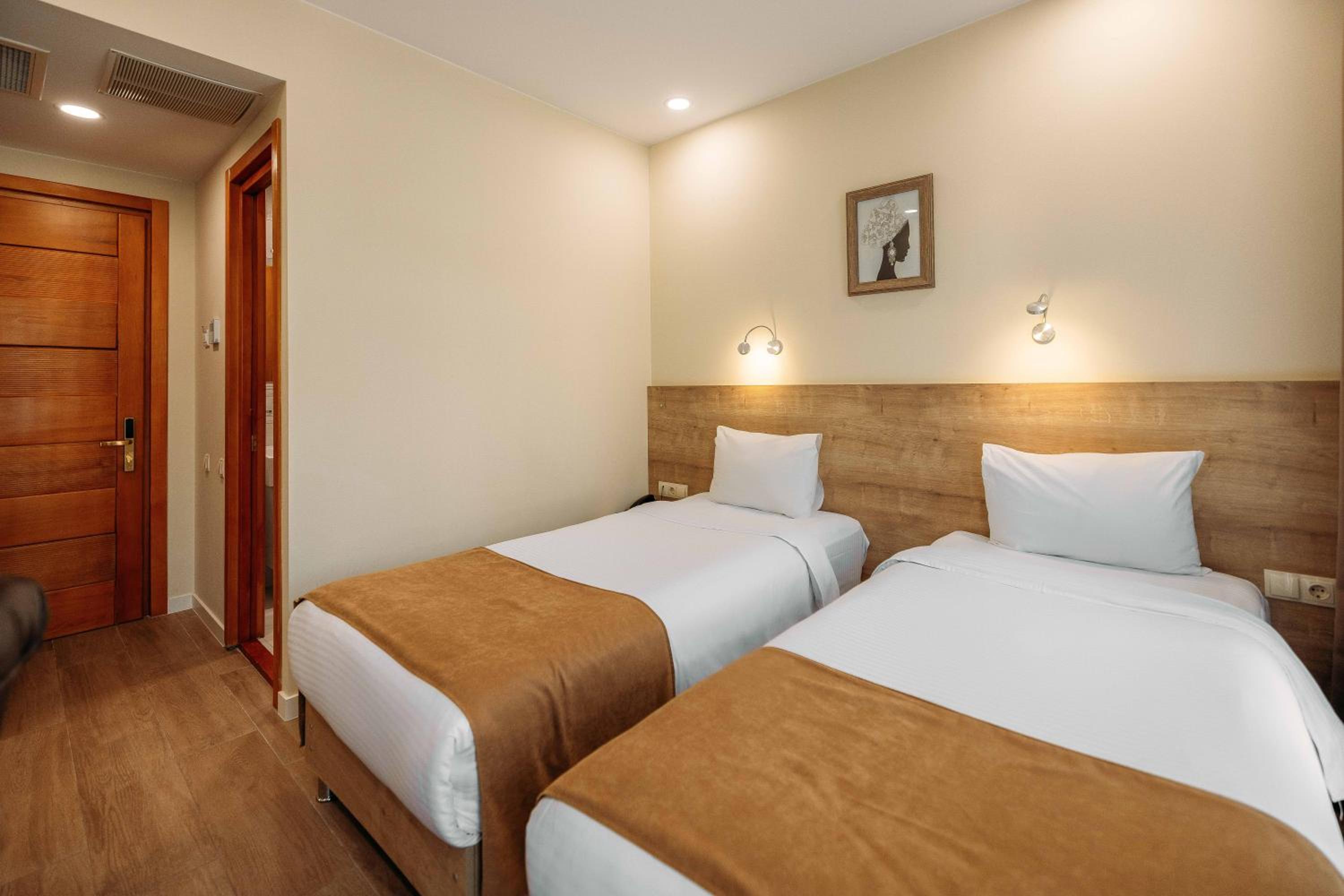 Economy Double or Twin Room - Photo 10
