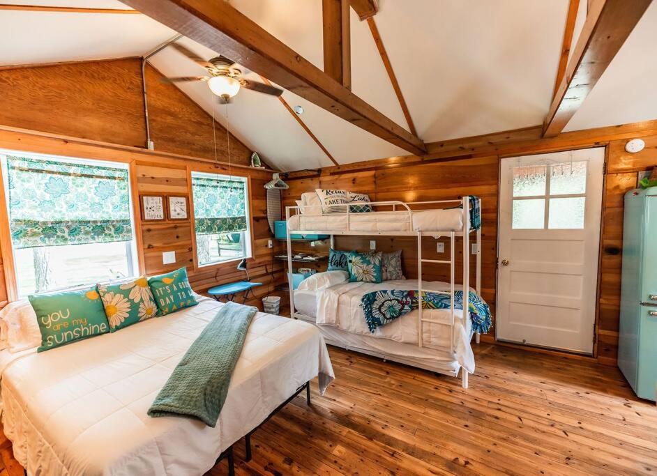 One-Bedroom House photo 1