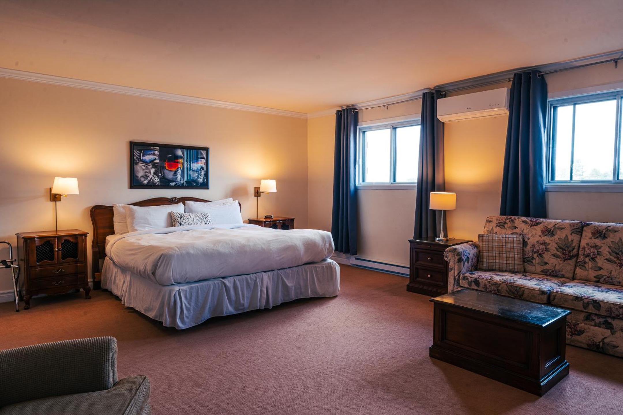 Room 220, Ski and out