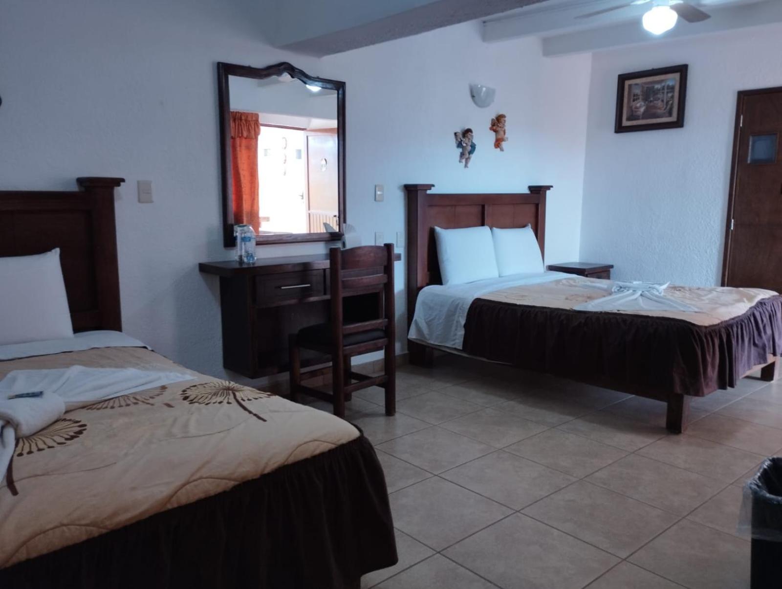 Queen Room With Two Queen Beds photo 2