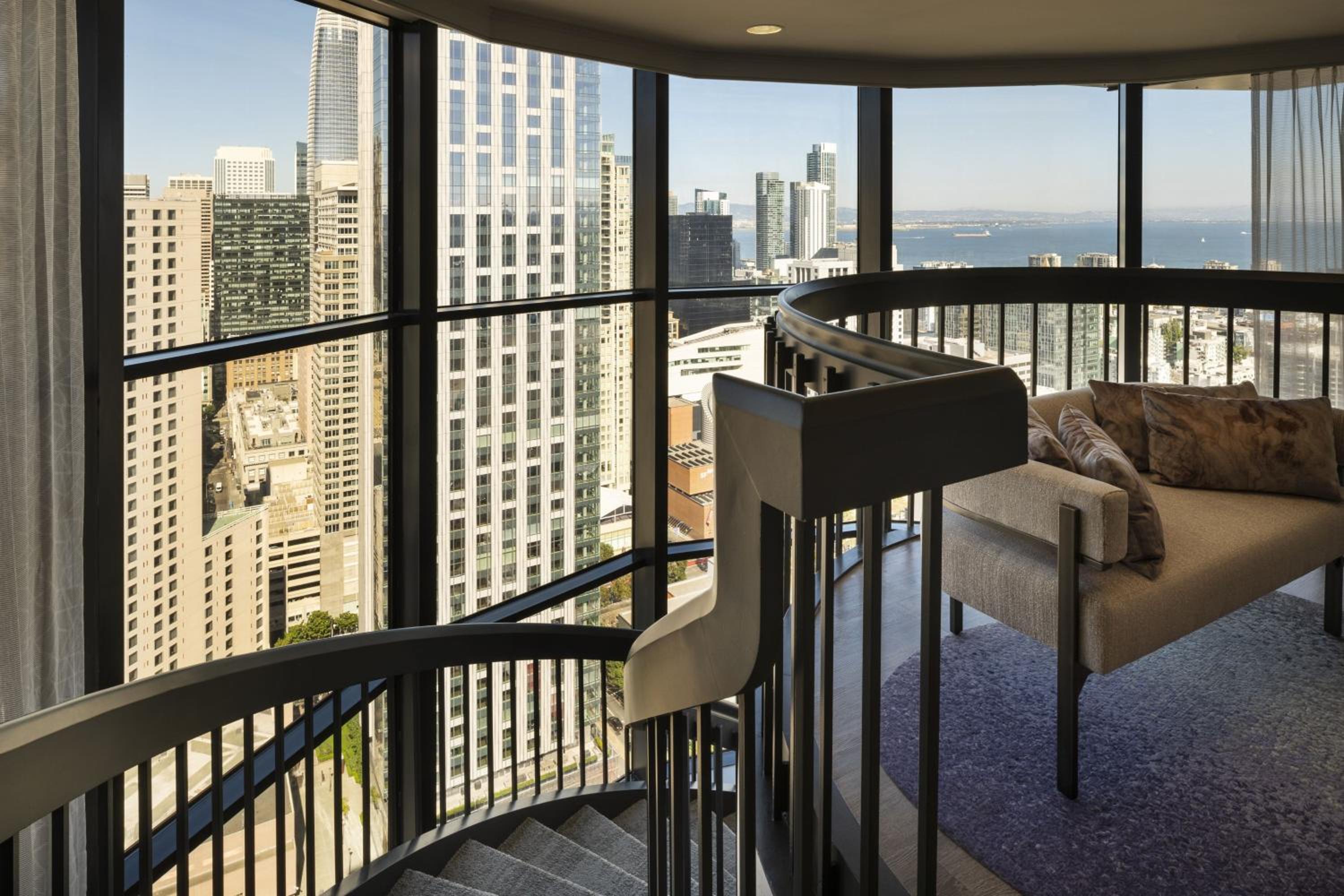 Bi-level Suite, In Loft: 1 King thumbnail 5