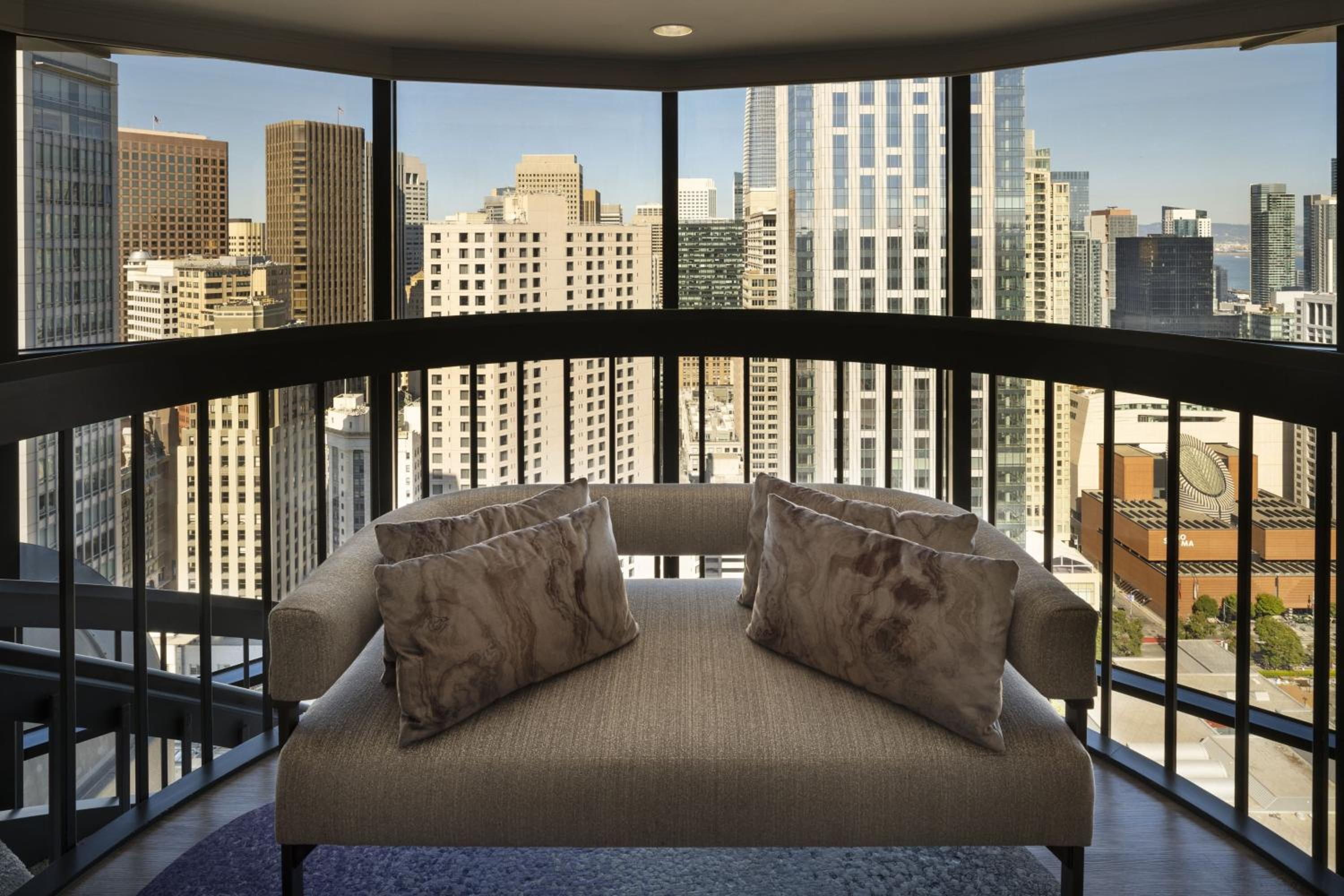Bi-level Suite, In Loft: 1 King