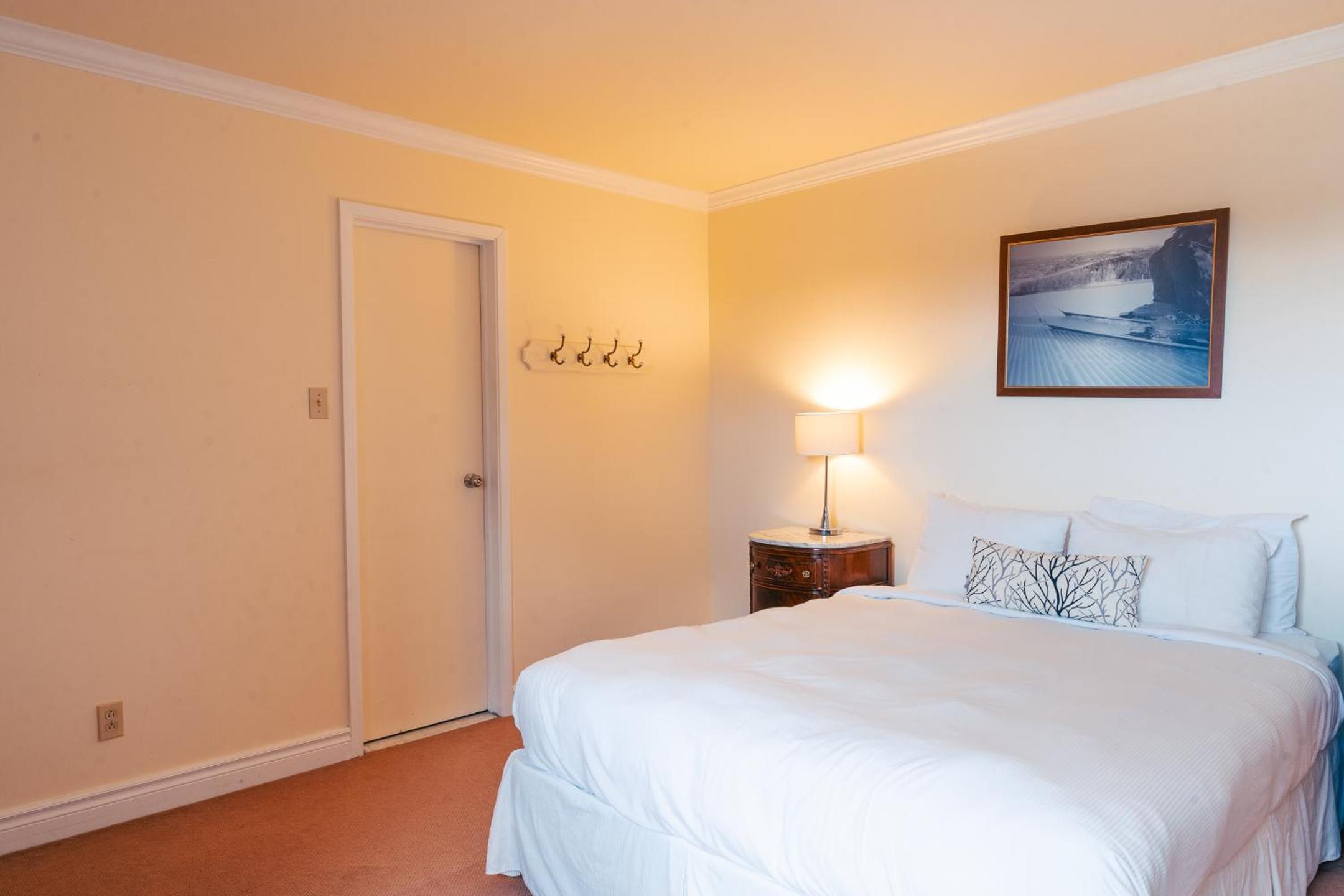 Room 221, Ski and out