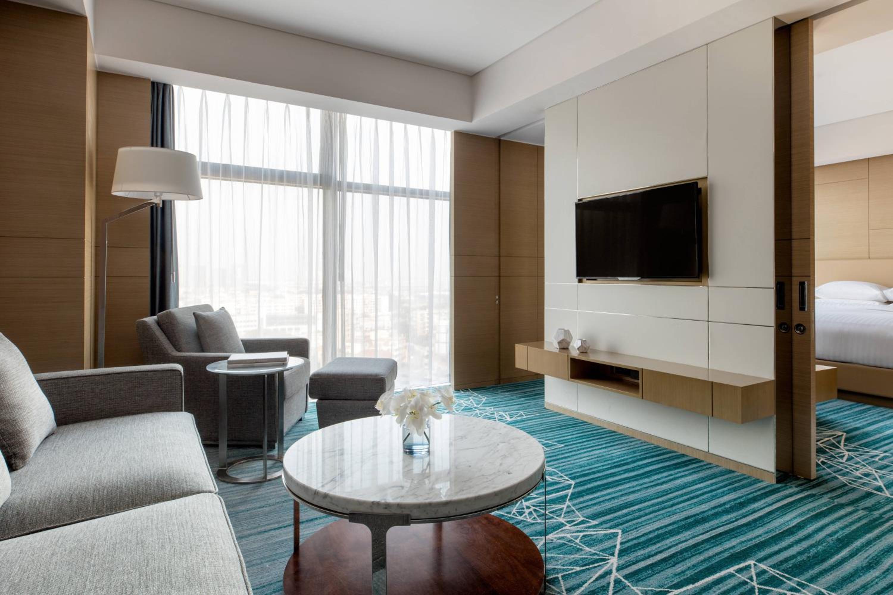 Executive Deluxe Suite