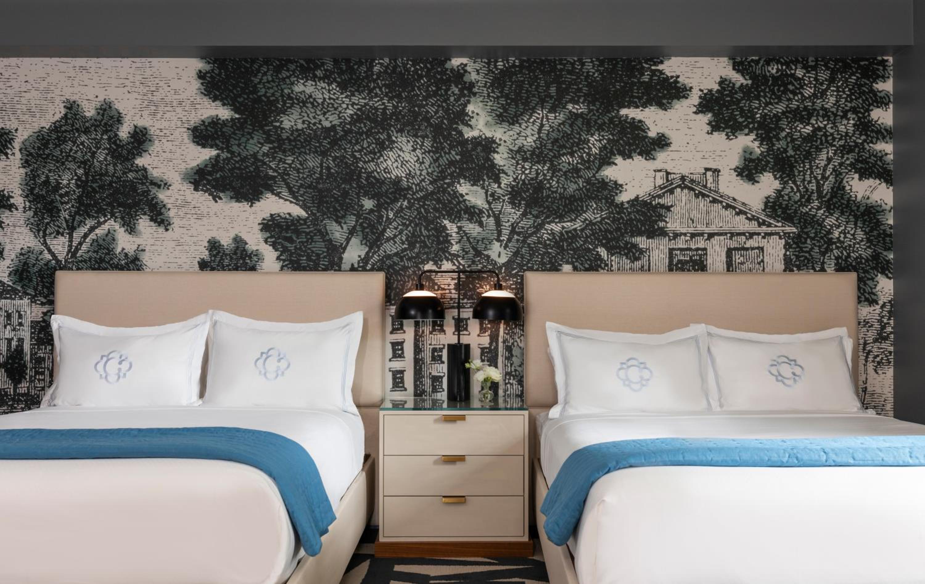 Queen Room with Two Queen Beds - Photo 2