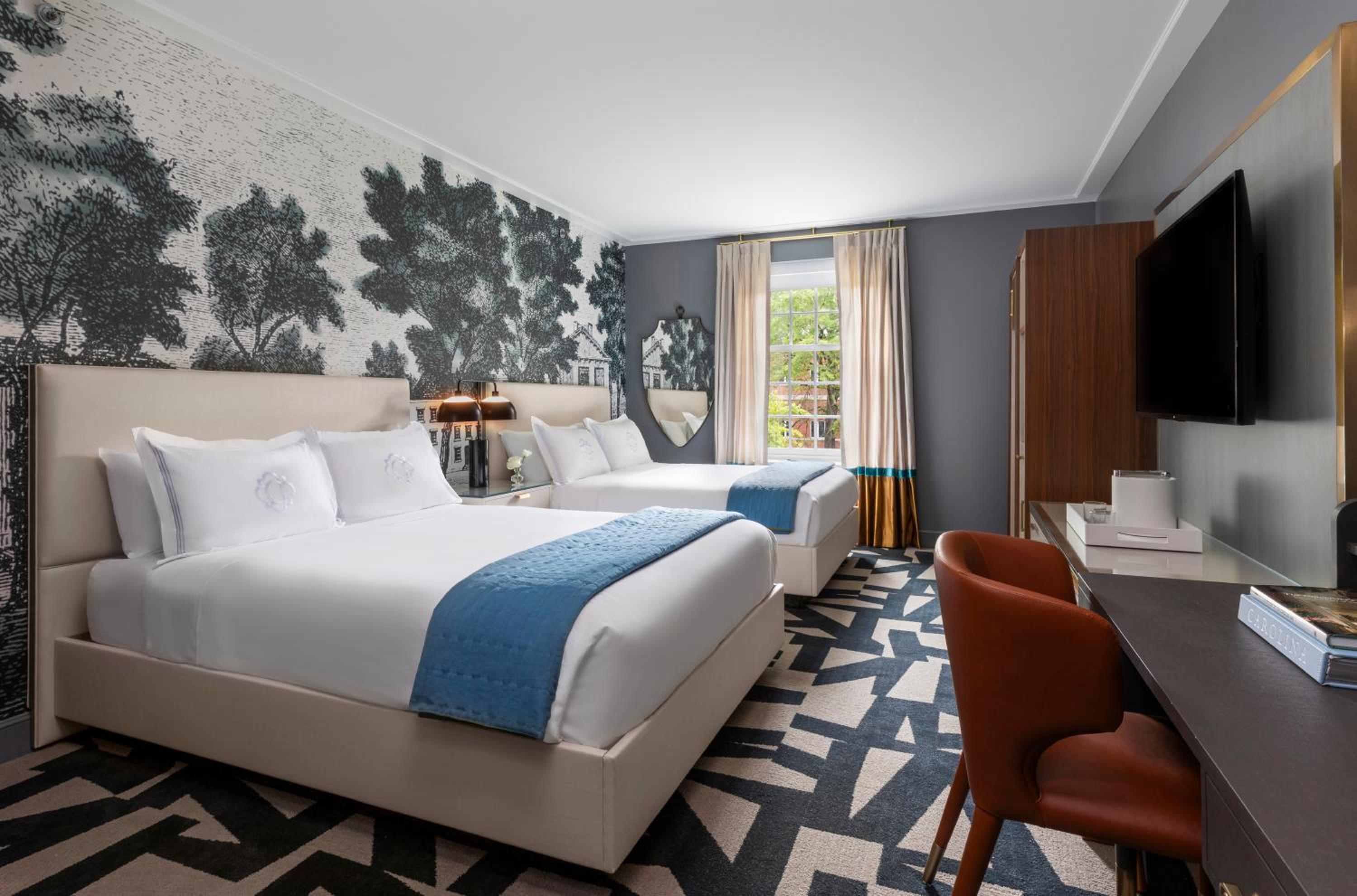 Premium Queen Room with Two Queen Beds - Photo 3