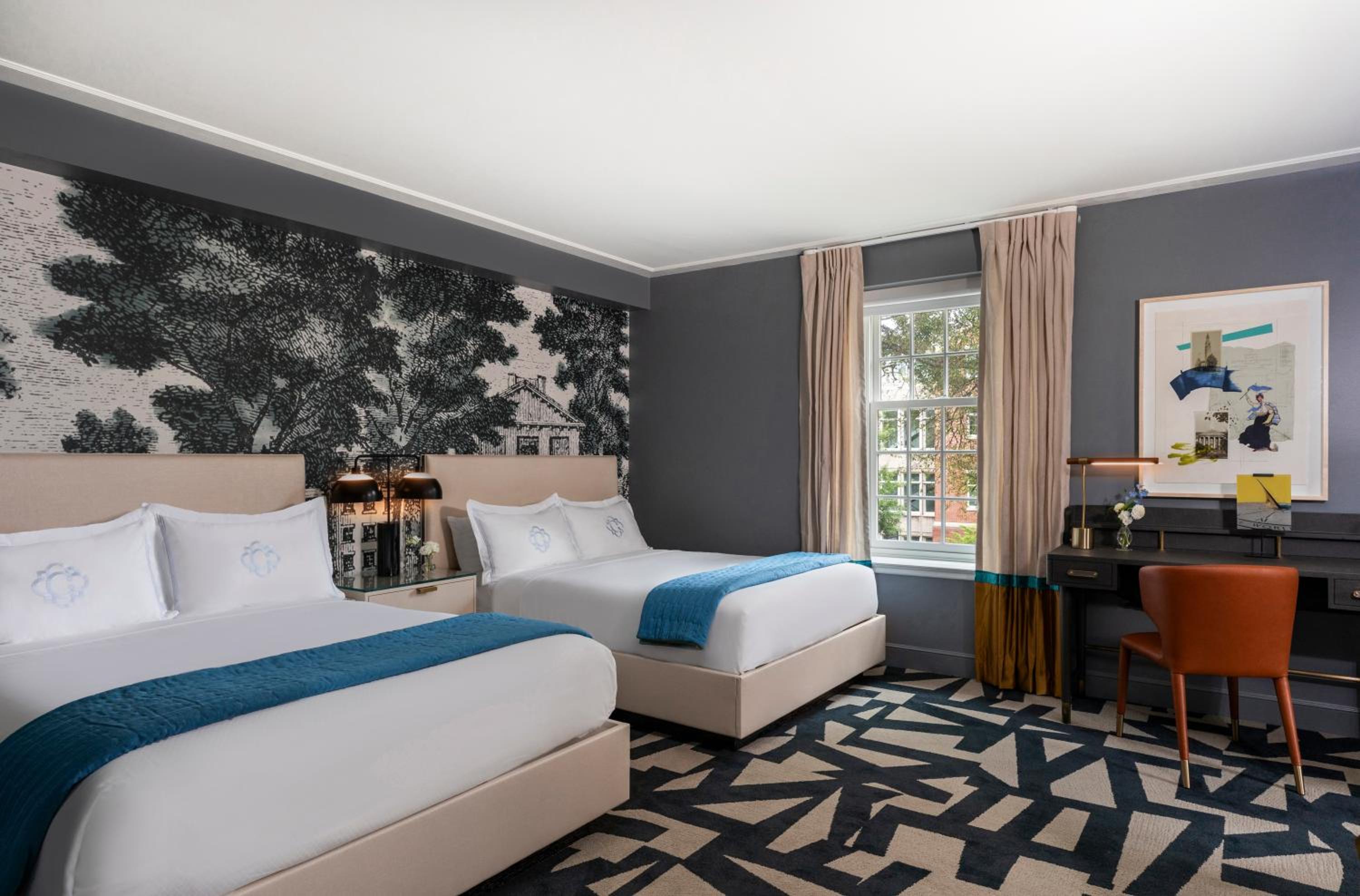 Premium Queen Room with Two Queen Beds and Accessible Shower - Photo 5